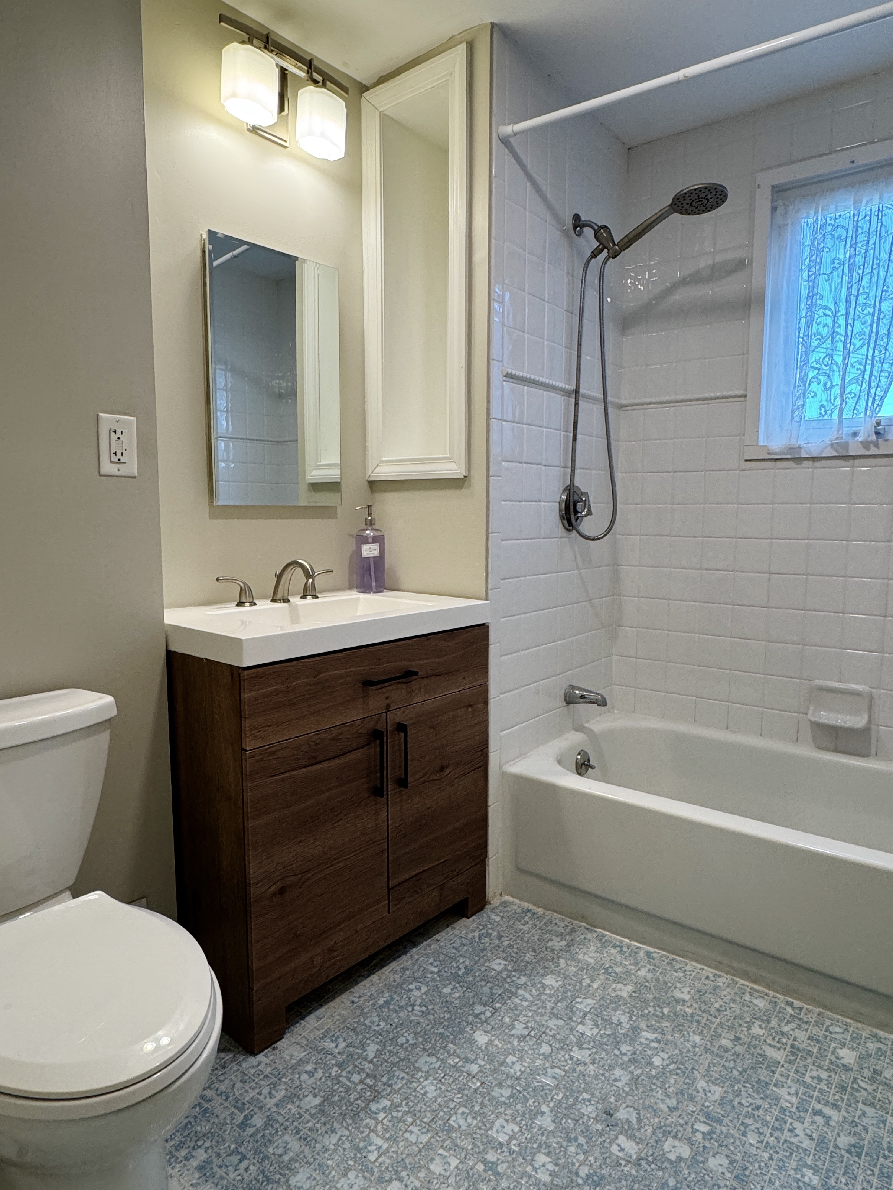 2 bed, 1 bath apartment for rent at 258 Broadway Unit 2, Malden — photo 5 of 14