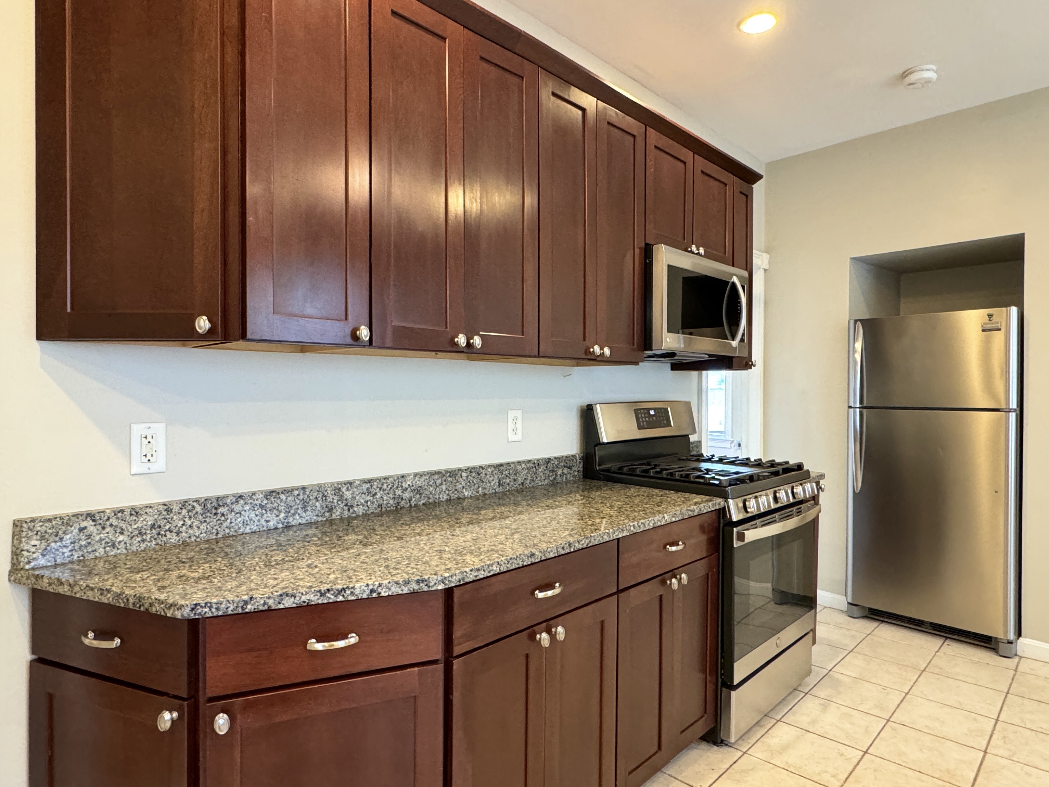 2 bed, 1 bath apartment for rent at 258 Broadway Unit 2, Malden — photo 3 of 14
