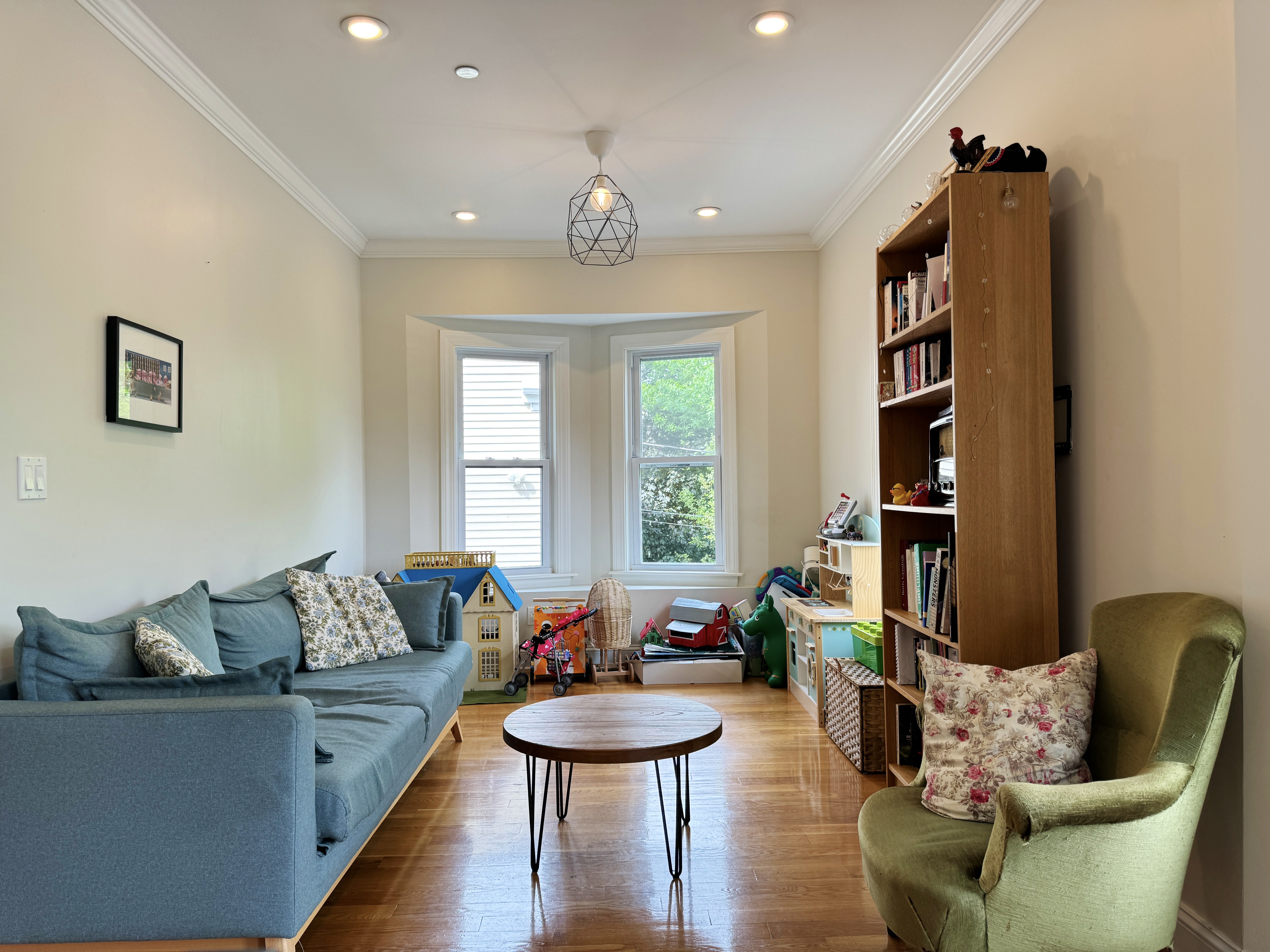 3 bed, 2 bath apartment for rent at 200 Willow Ave Unit 2, Powder House Square — photo 4 of 17