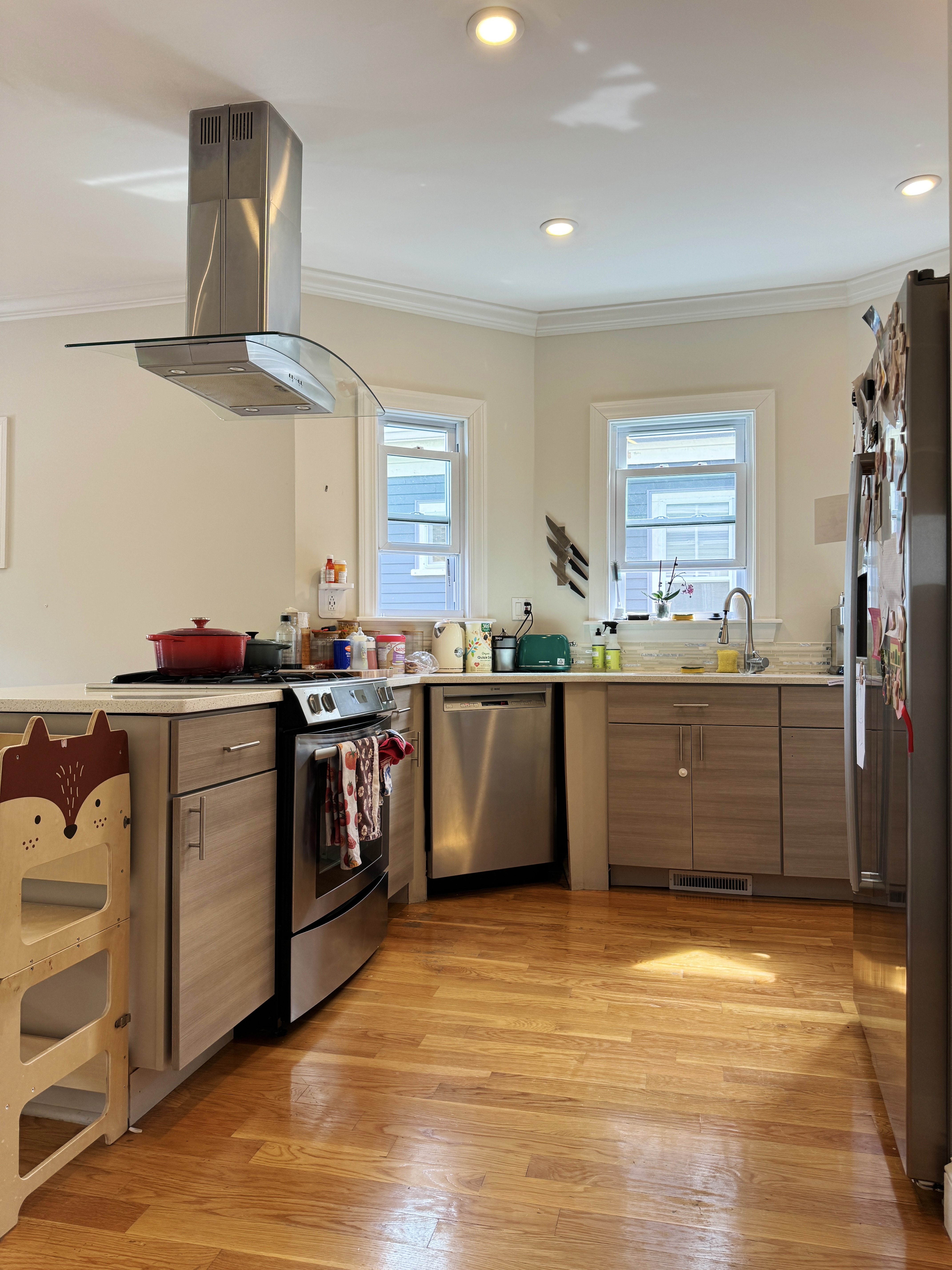 3 bed, 2 bath apartment for rent at 200 Willow Ave Unit 2, Powder House Square — photo 2 of 17