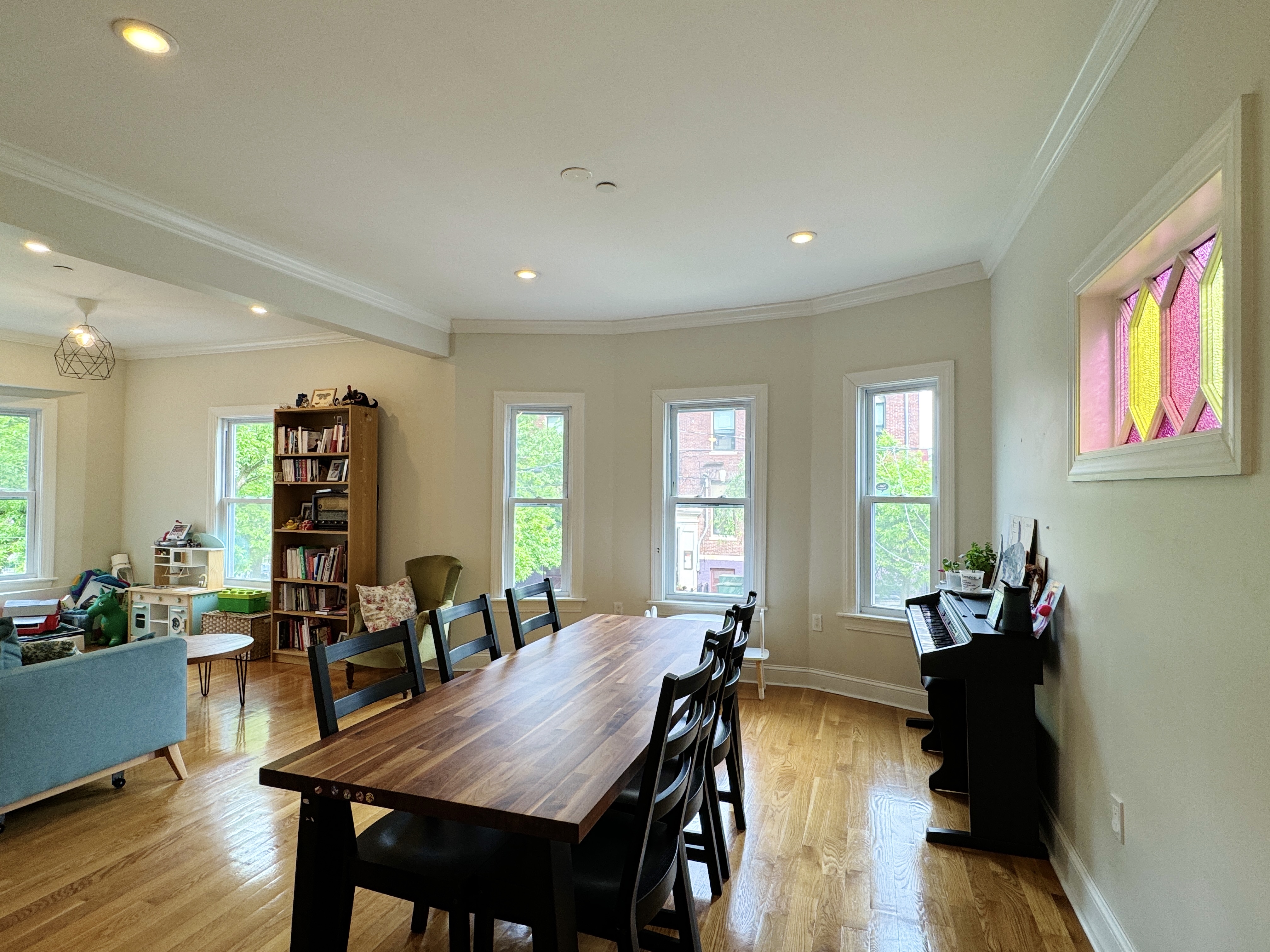 3 bed, 2 bath apartment for rent at 200 Willow Ave Unit 2, Powder House Square — photo 3 of 17