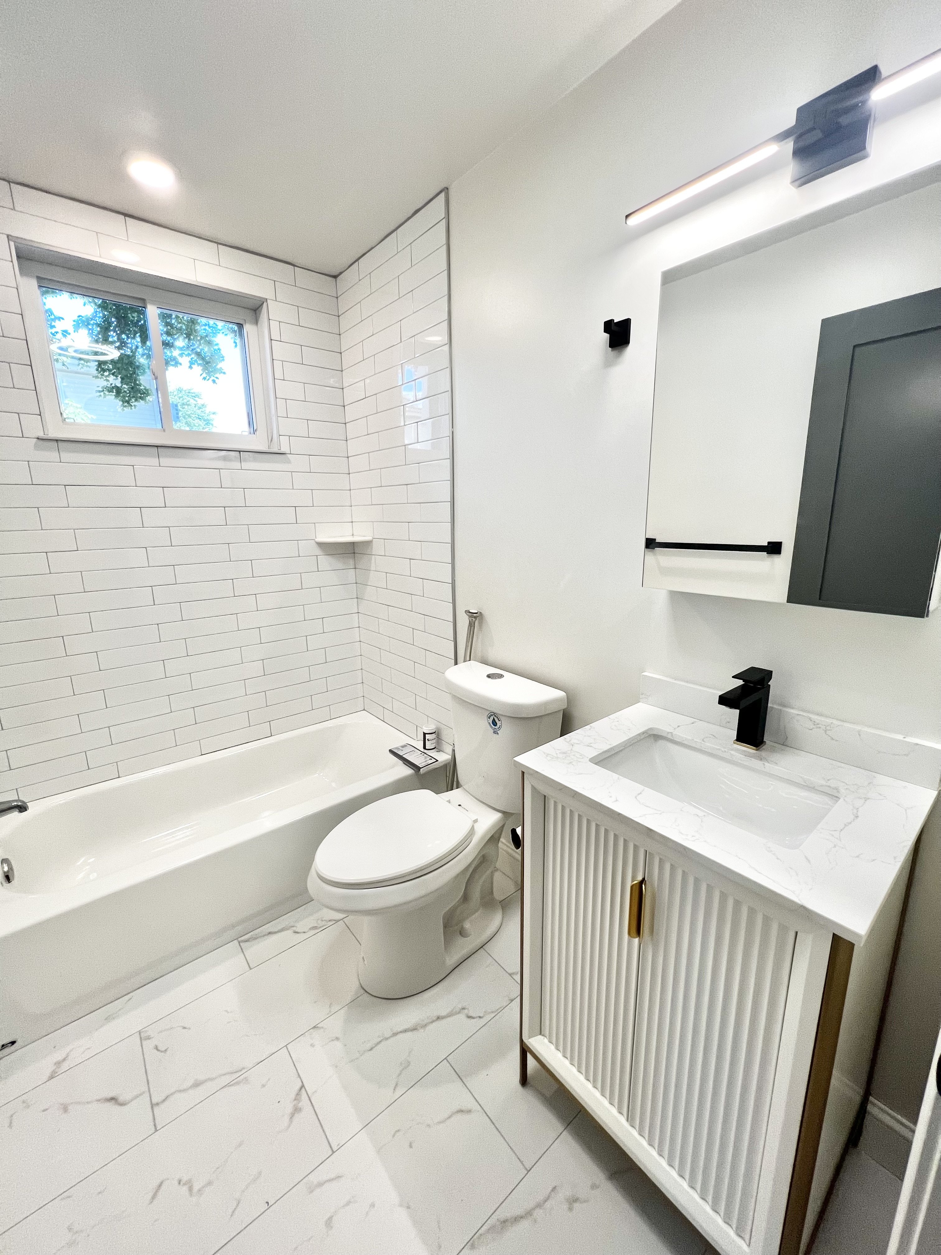 4 bed, 3 bath apartment for rent at 31 Paris St Unit 1, Glenwood — photo 4 of 10