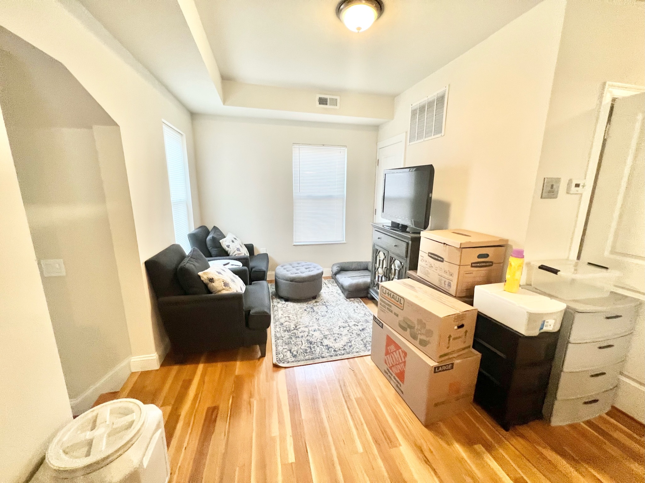 3 bed, 1.5 bath apartment for rent at 9 Greenville St Unit 2, Prospect Hill — photo 2 of 28