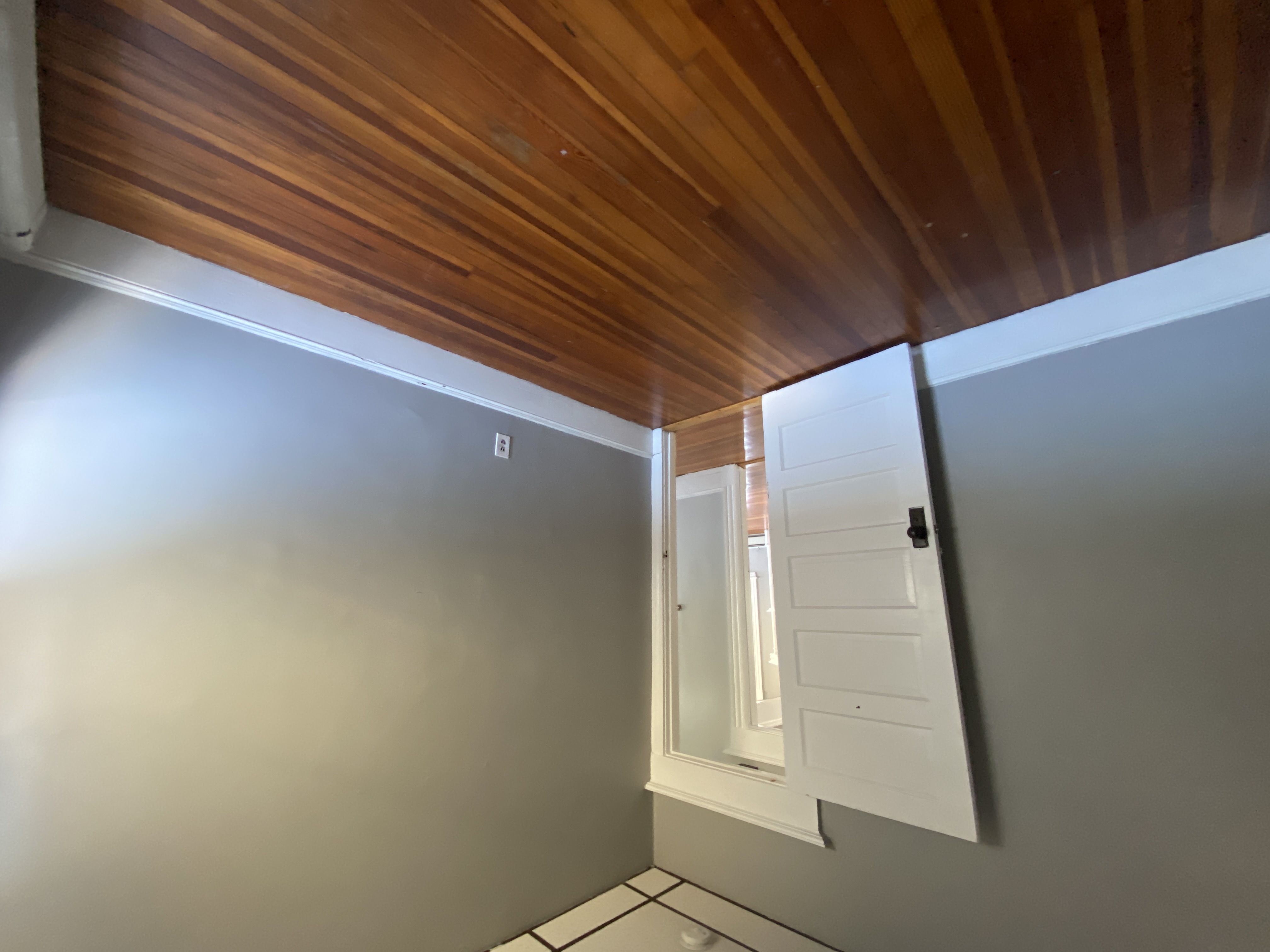 3.5 bed, 1 bath apartment for rent at 308 Belgrade Ave Unit 3, Roslindale — photo 6 of 17