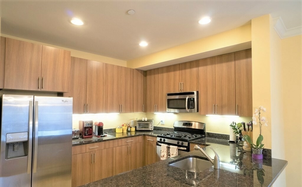 2 bed, 2.5 bath apartment for rent at 2012 Symmes Circle Unit 2012, Arlington — photo 1 of 15
