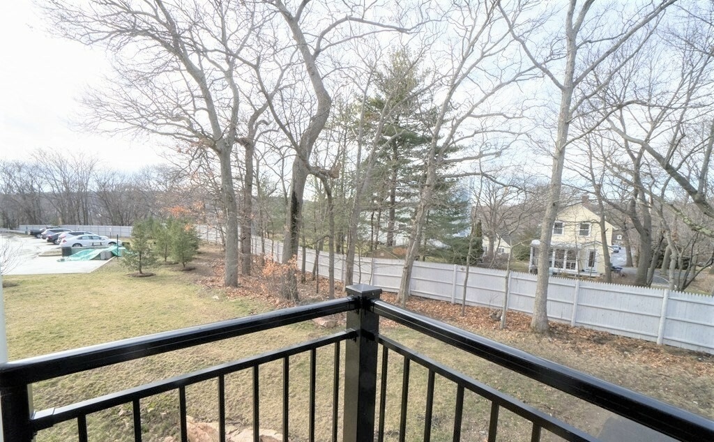2 bed, 2.5 bath apartment for rent at 2012 Symmes Circle Unit 2012, Arlington — photo 4 of 15