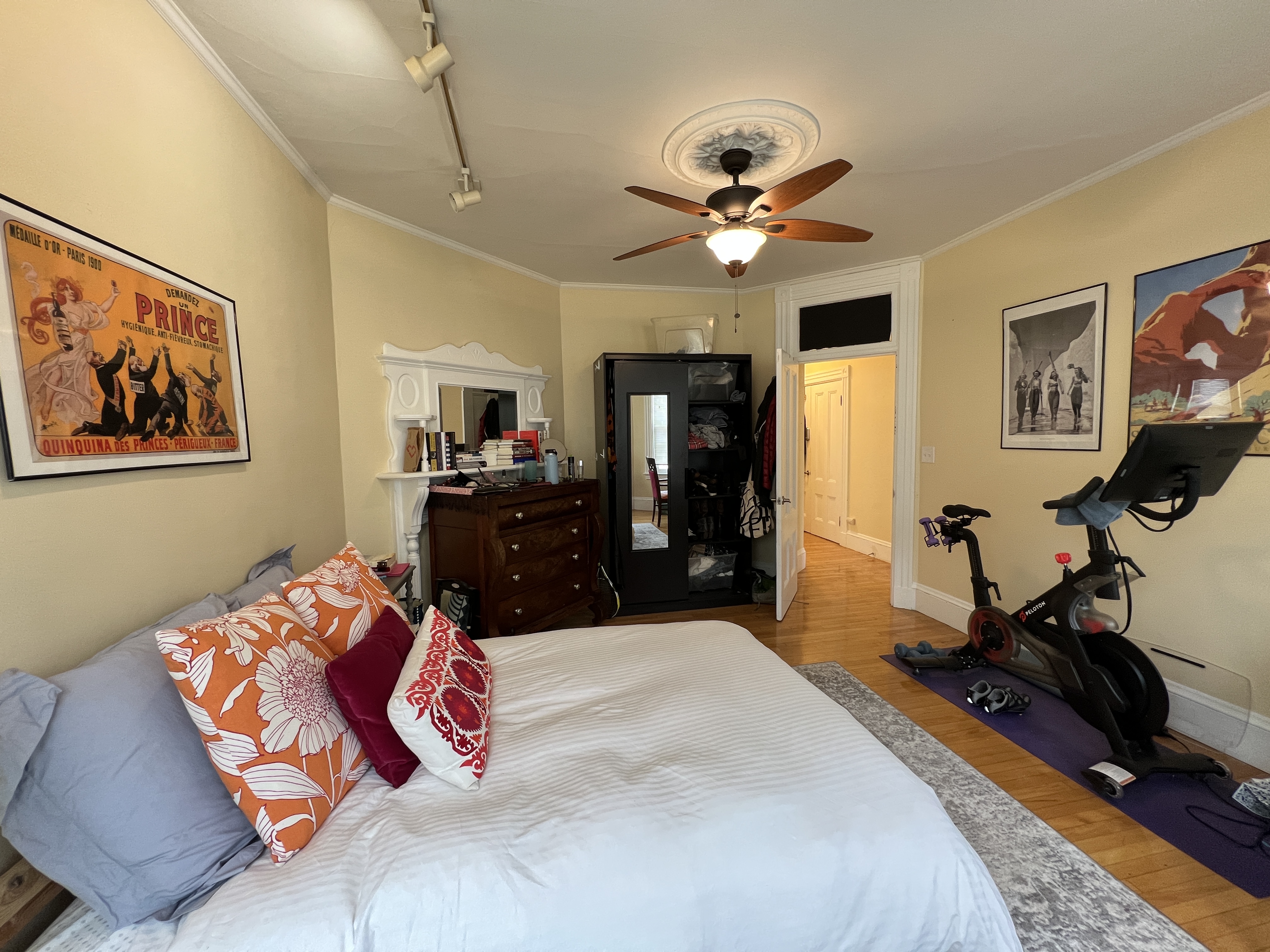 4 bed, 2.5 bath apartment for rent at 176 Elm Unit c, Davis Square — photo 3 of 13