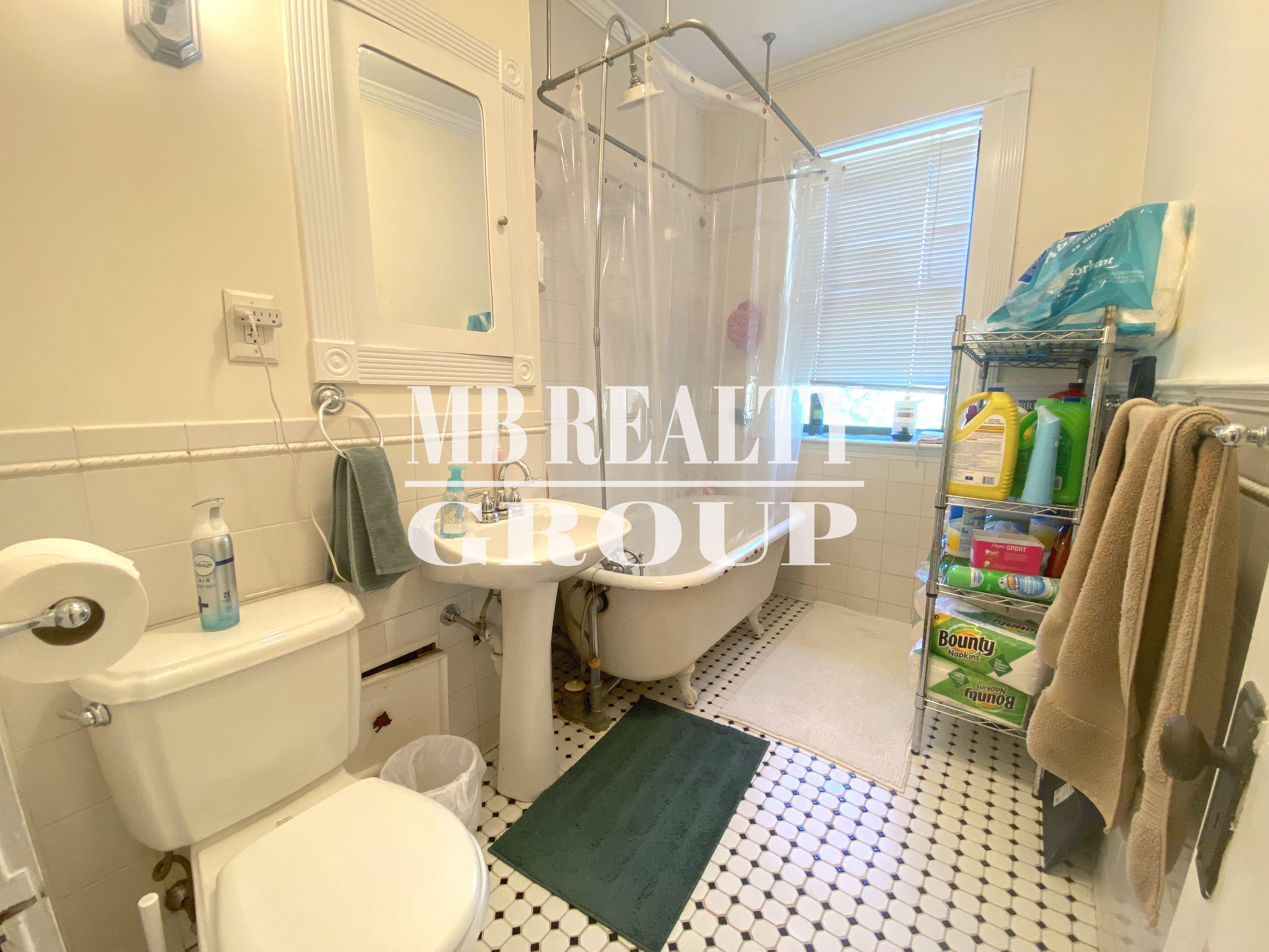 1 split bed, 1 bath apartment for rent at 51 Park Dr Unit 25, Fenway — photo 5 of 19