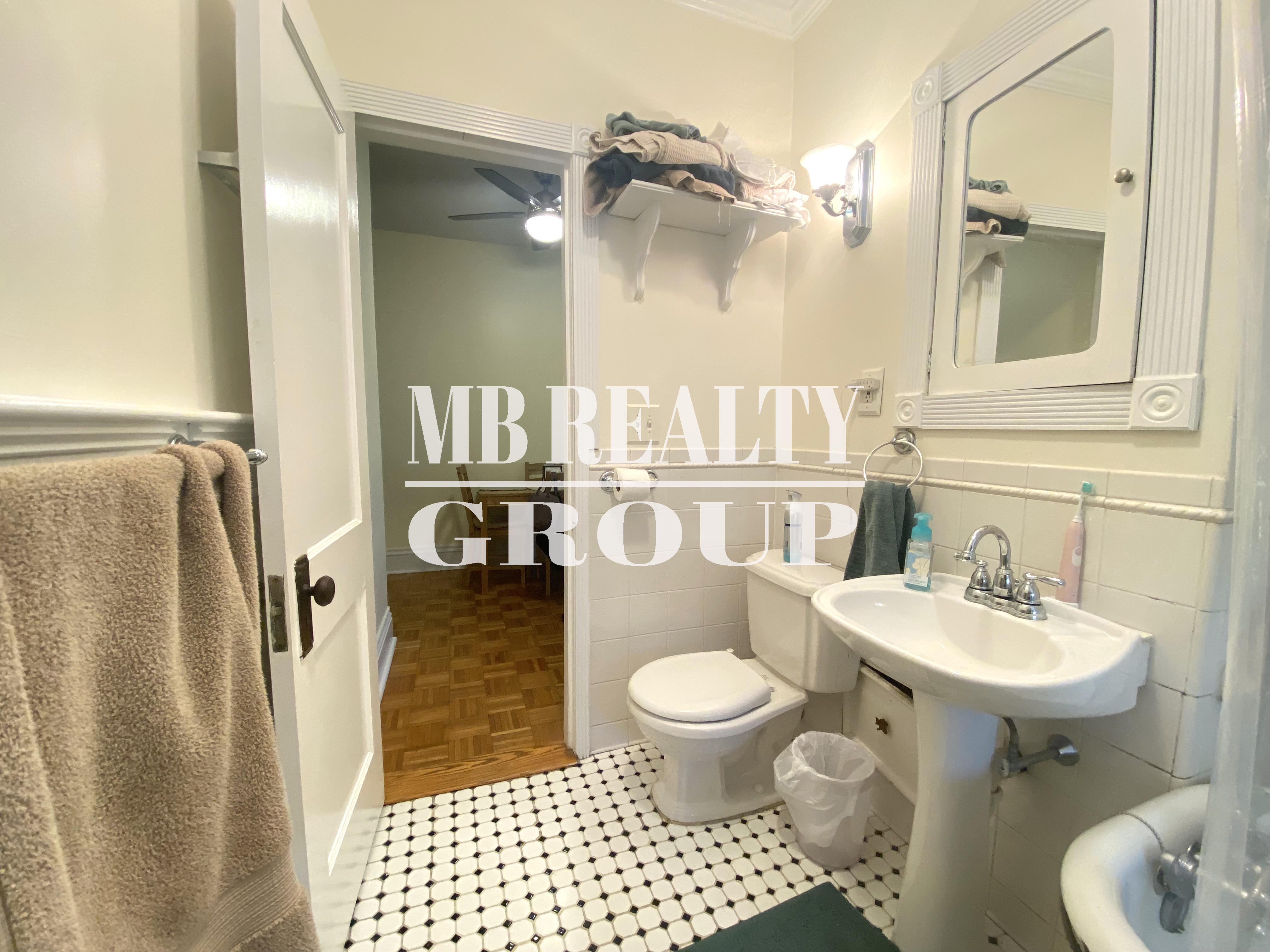 1 split bed, 1 bath apartment for rent at 51 Park Dr Unit 25, Fenway — photo 15 of 19