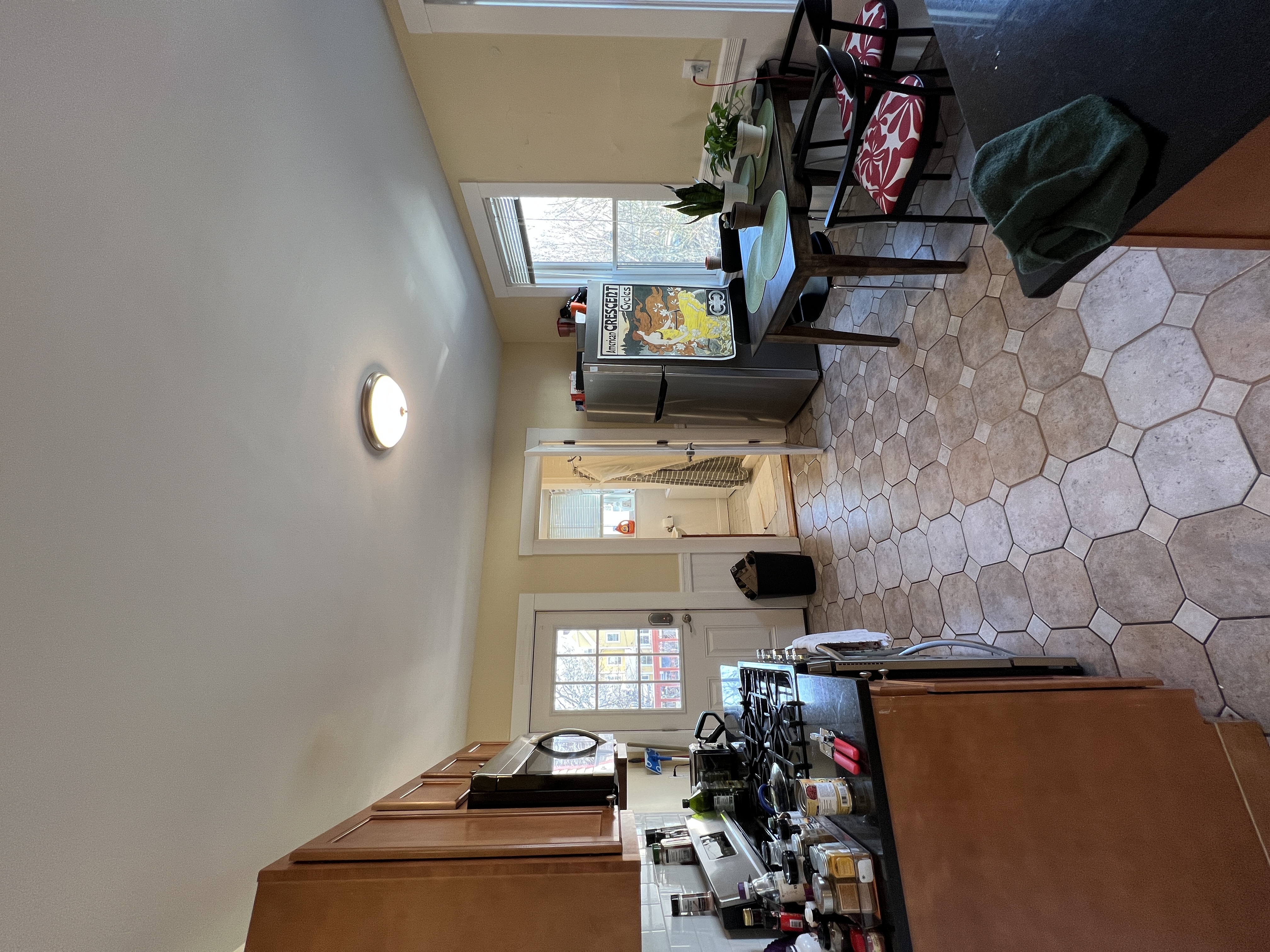 4 bed, 2.5 bath apartment for rent at 176 Elm Unit c, Davis Square — photo 10 of 13