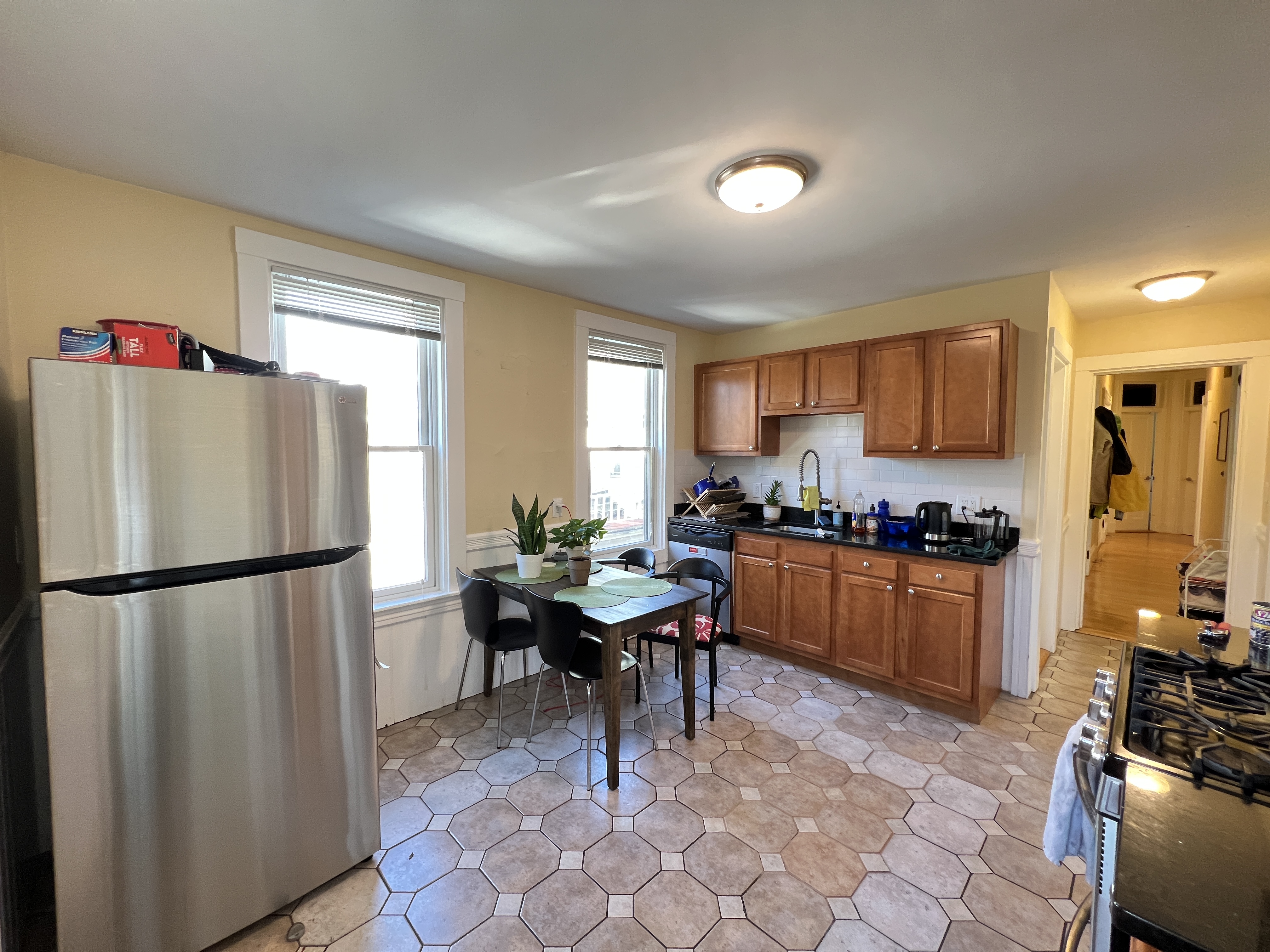 4 bed, 2.5 bath apartment for rent at 176 Elm Unit c, Davis Square
