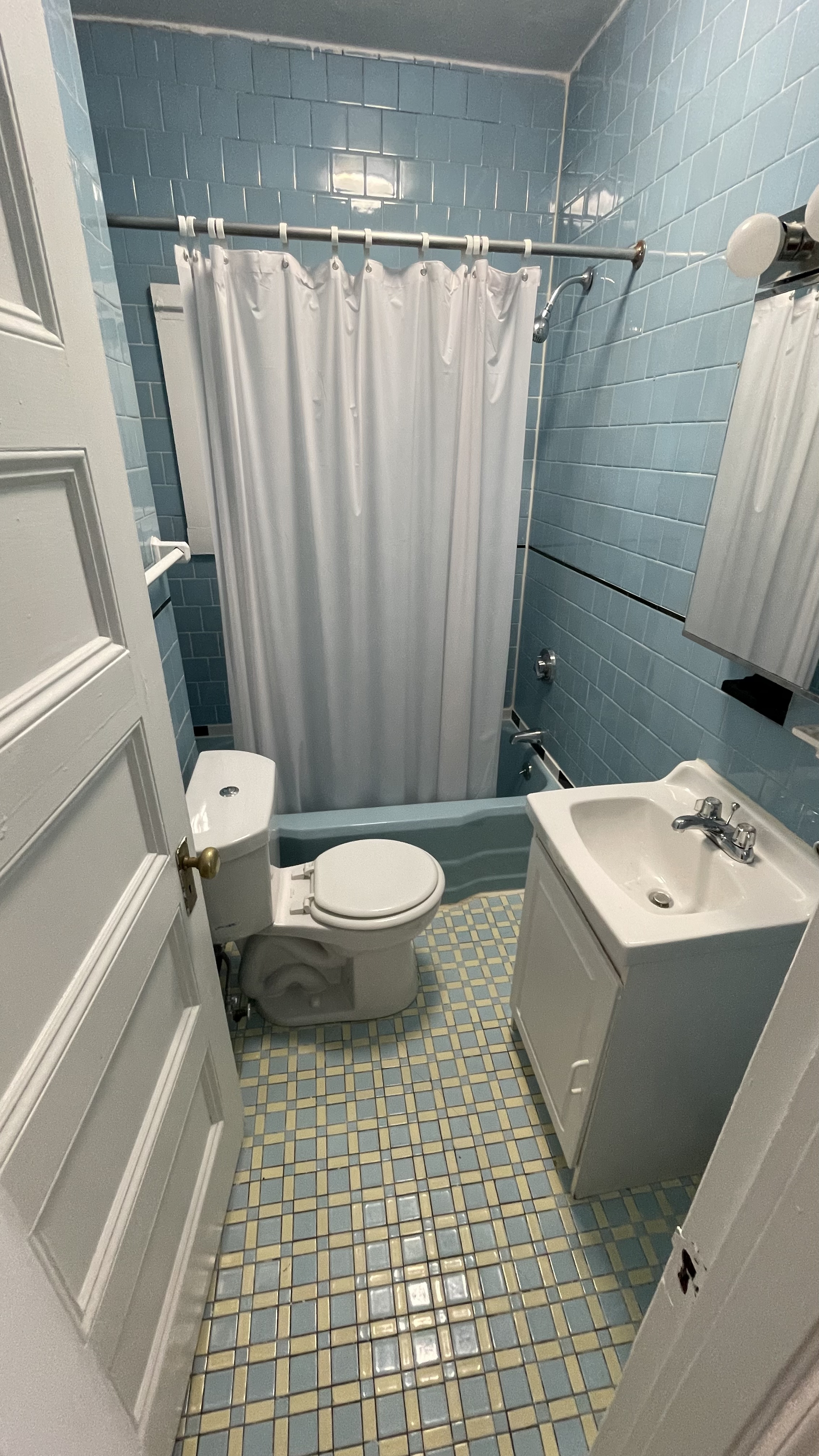 Studio bed, 1 bath apartment for rent at 1223 Beacon St Unit 416, Coolidge Corner — photo 3 of 6