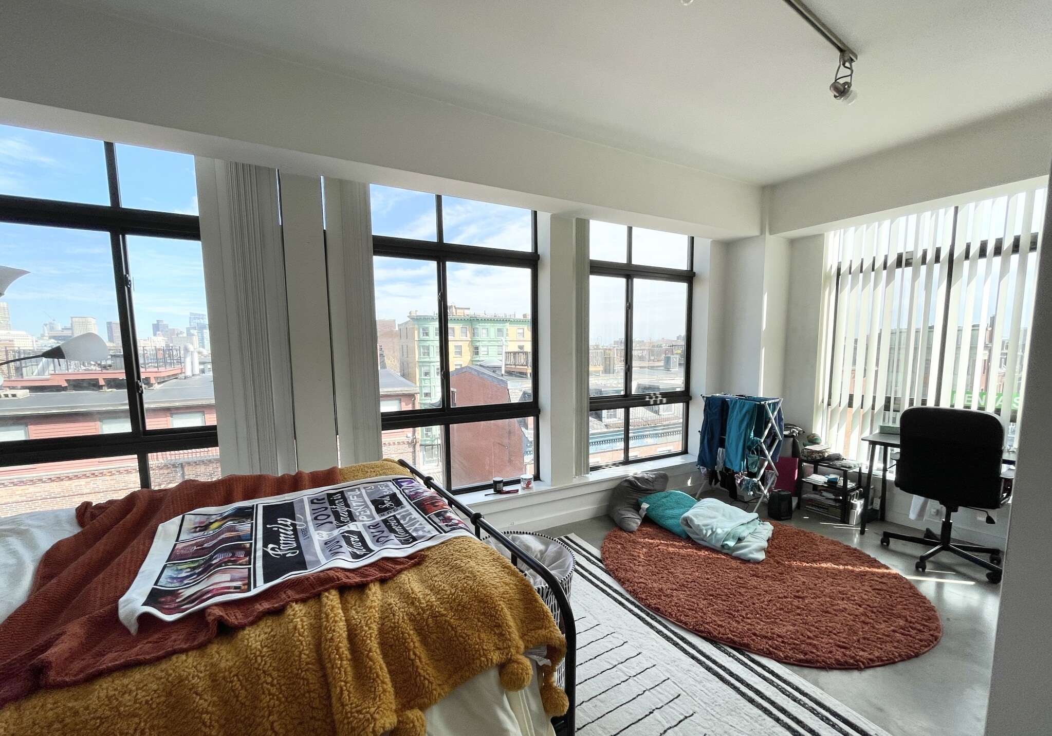 4 bed, 1 bath apartment for rent at 255 Northampton St Unit 603PH, Roxbury