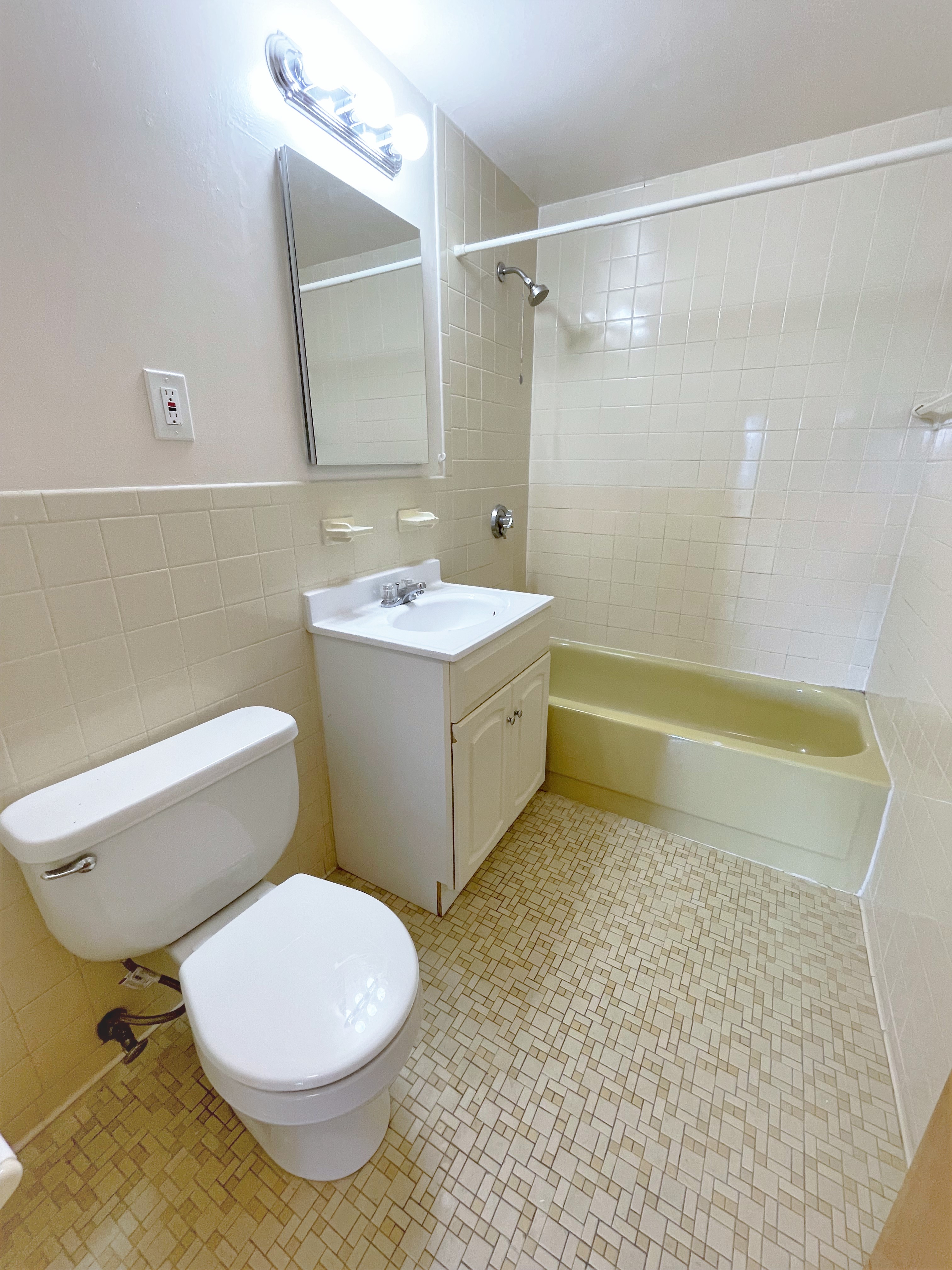 2 bed, 1 bath apartment for rent at 225 Independence Ave Unit 24, Quincy — photo 7 of 9