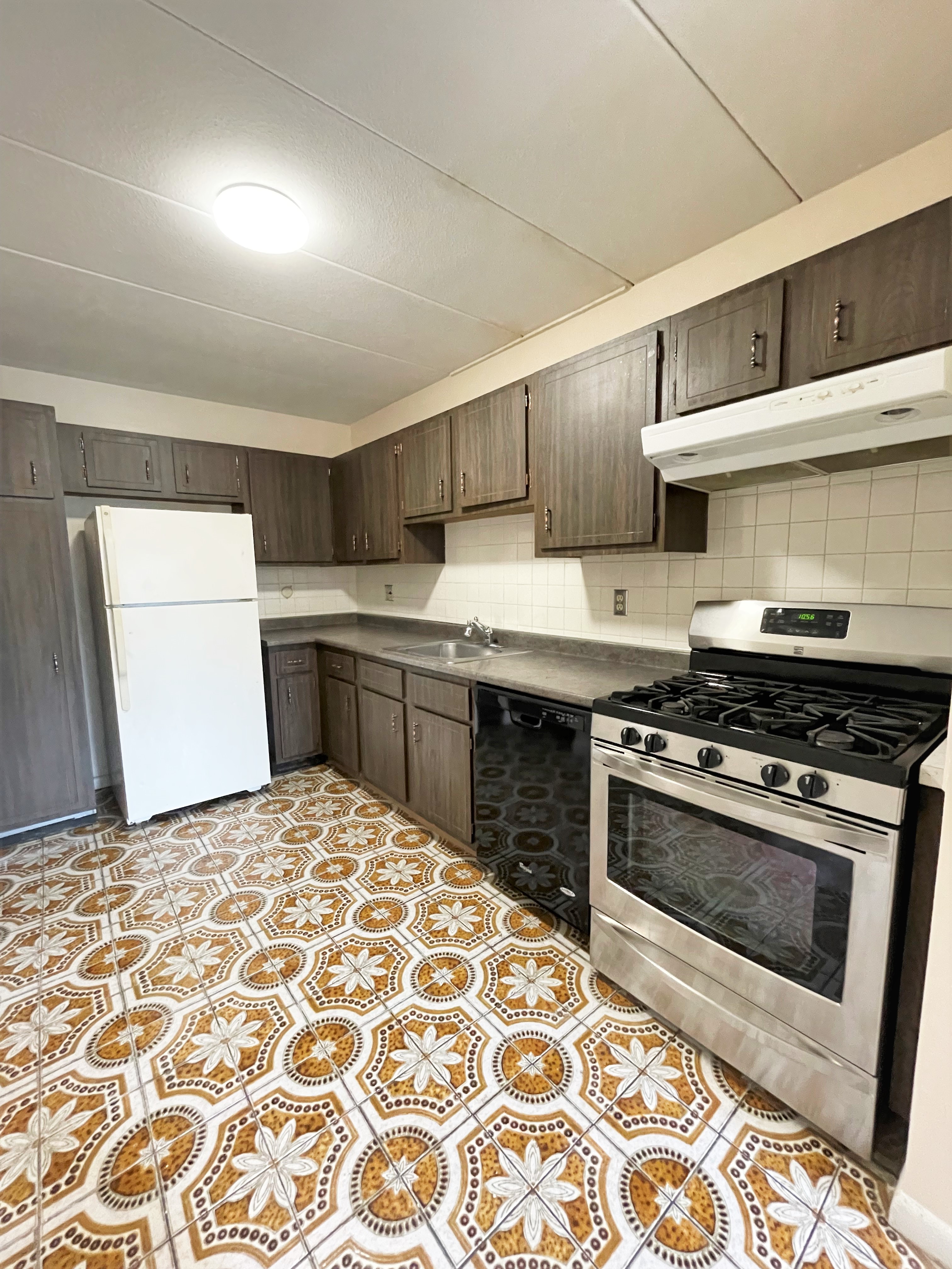 2 bed, 1 bath apartment for rent at 225 Independence Ave Unit 24, Quincy — photo 1 of 9