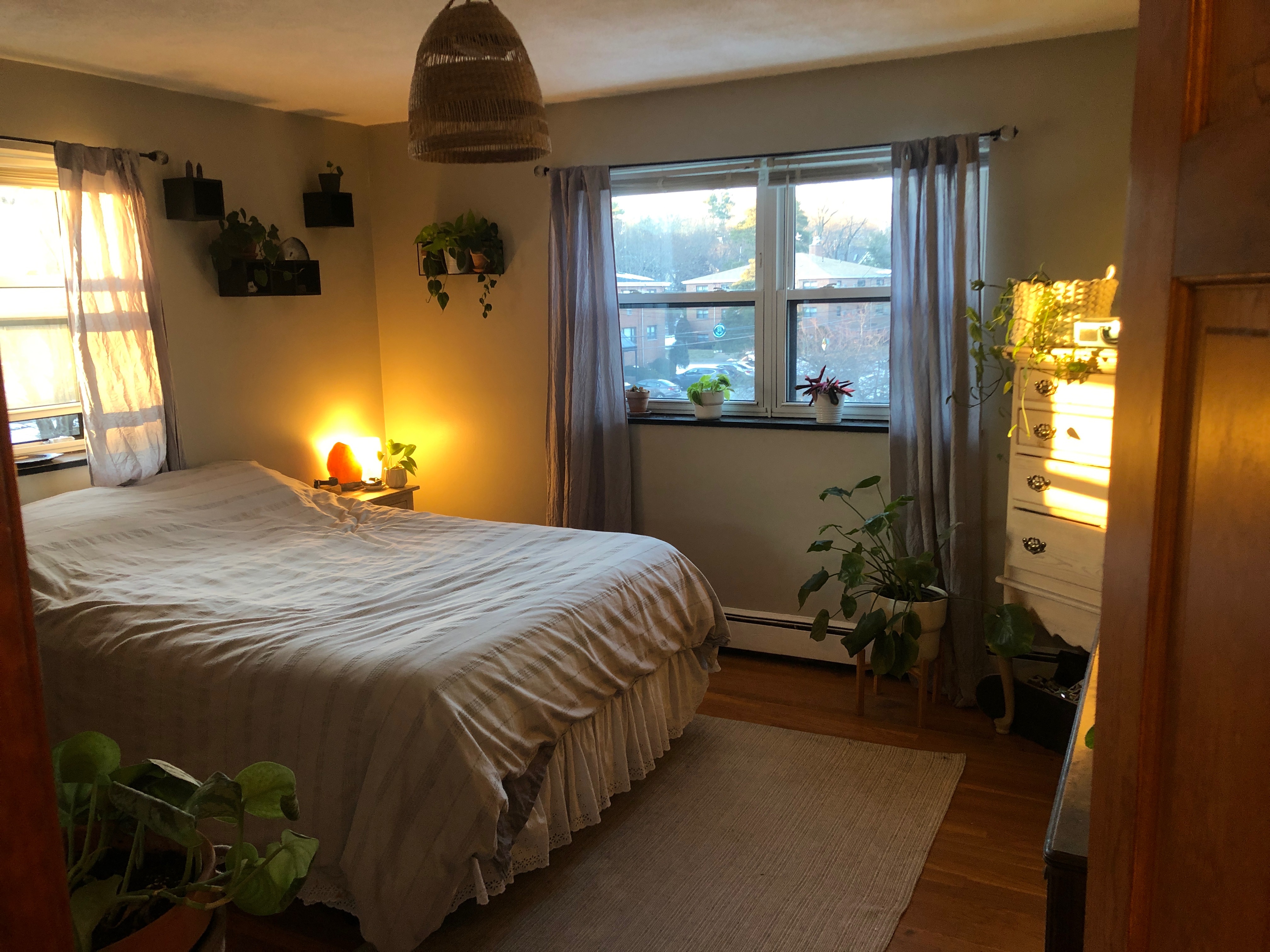 2 bed, 1 bath apartment for rent at 288 Grove St Unit 11, Newton — photo 4 of 6
