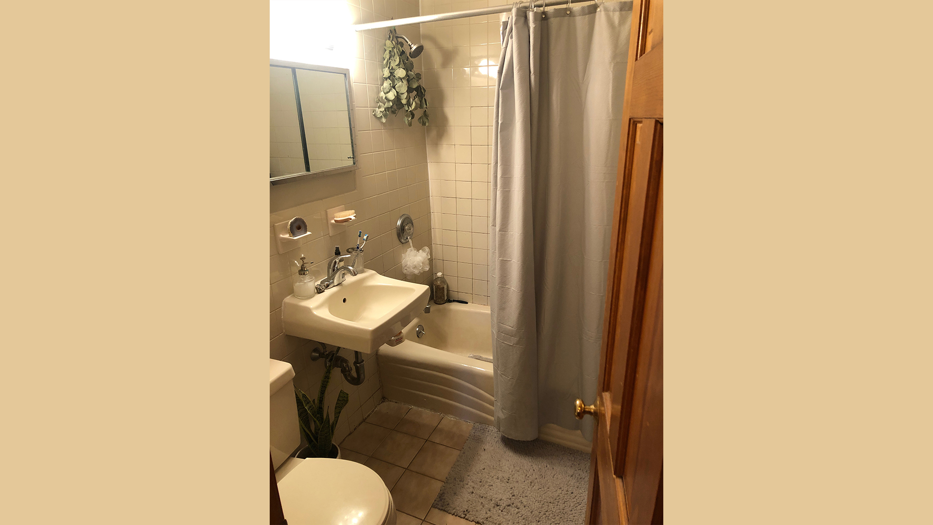 2 bed, 1 bath apartment for rent at 288 Grove St Unit 11, Newton — photo 5 of 6