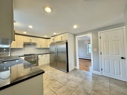 2 bed, 1 bath apartment for rent at 7 Watson St Unit 1, Salem — photo 1 of 7