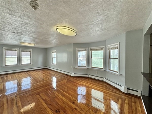 2 bed, 1 bath apartment for rent at 7 Watson St Unit 1, Salem — photo 3 of 7