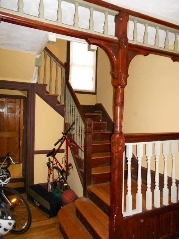 6 bed, 2 bath apartment for rent at 54 Pratt St Unit 1, Allston — photo 5 of 8