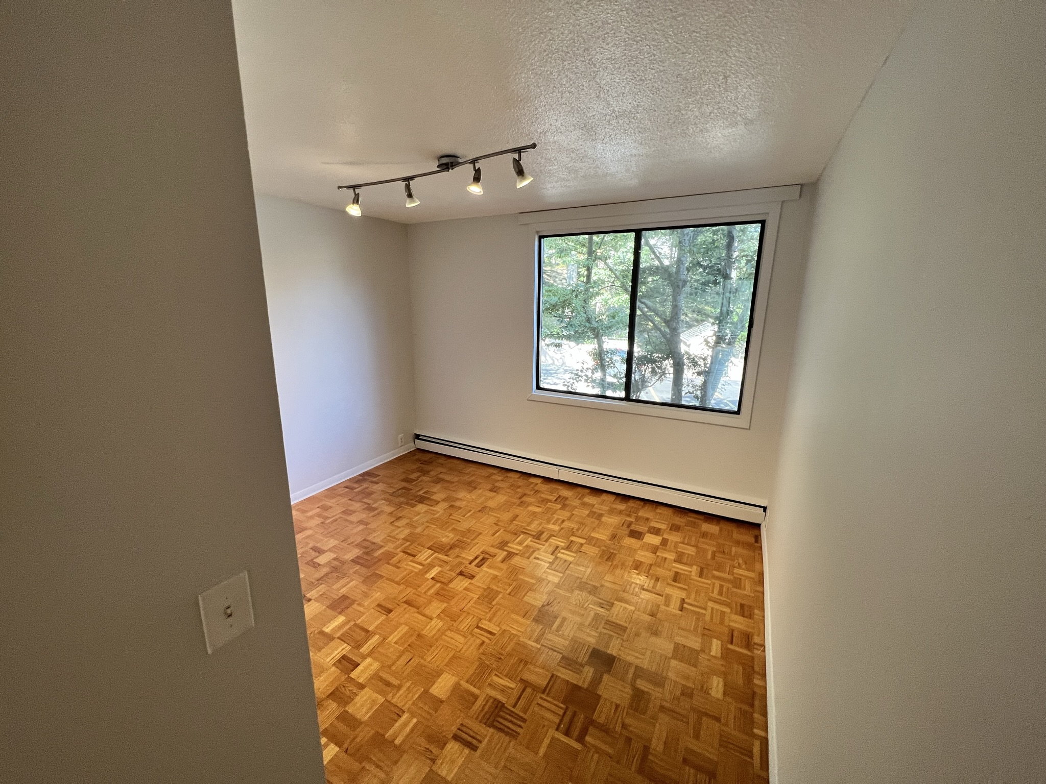 3 bed, 1.5 bath apartment for rent at 330 Newton St Unit D, Chestnut Hill — photo 5 of 11