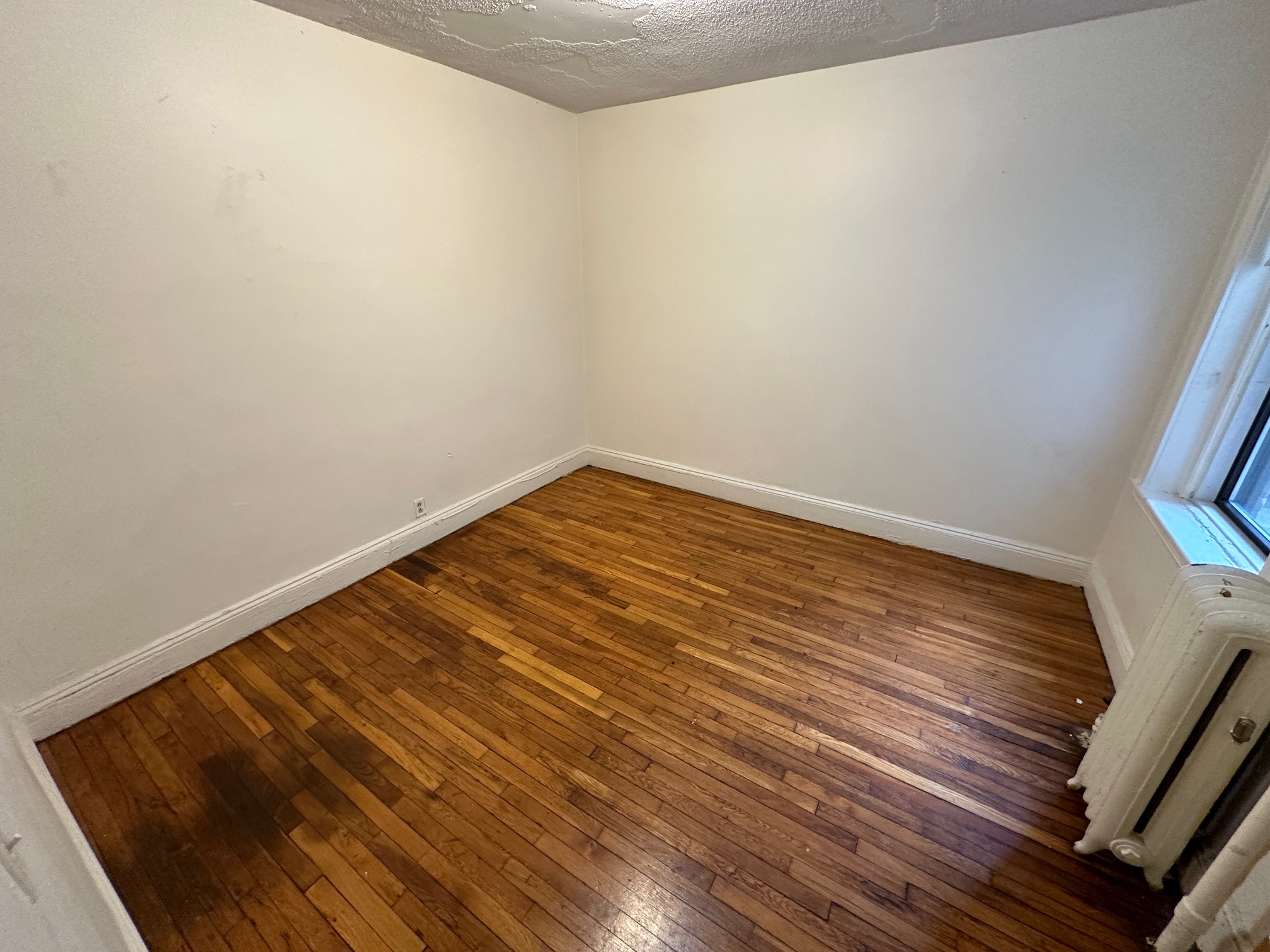 3 bed, 1 bath apartment for rent at 1144 Commonwealth Ave Unit 1, Allston — photo 3 of 8