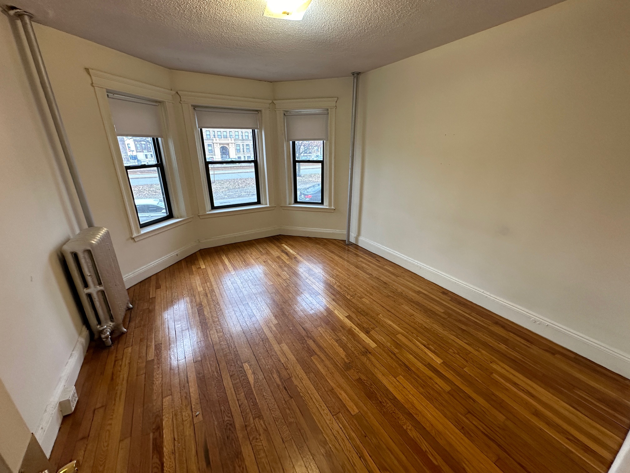 3 bed, 1 bath apartment for rent at 1144 Commonwealth Ave Unit 1, Allston — photo 2 of 8