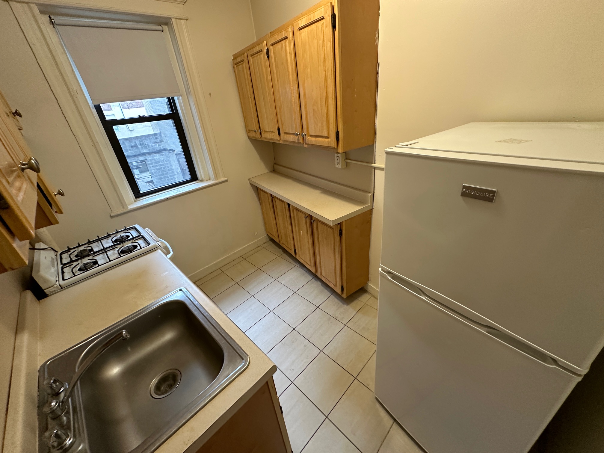 3 bed, 1 bath apartment for rent at 1144 Commonwealth Ave Unit 1, Allston — photo 7 of 8