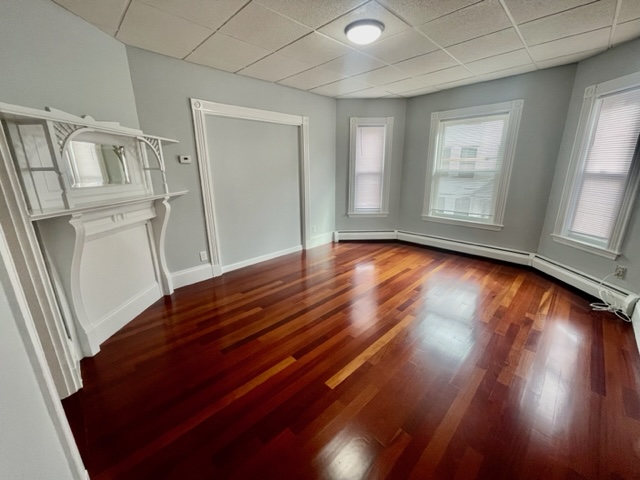3.5 bed, 1 bath apartment for rent at 7 Grafton St Unit 2, Dorchester — photo 1 of 20