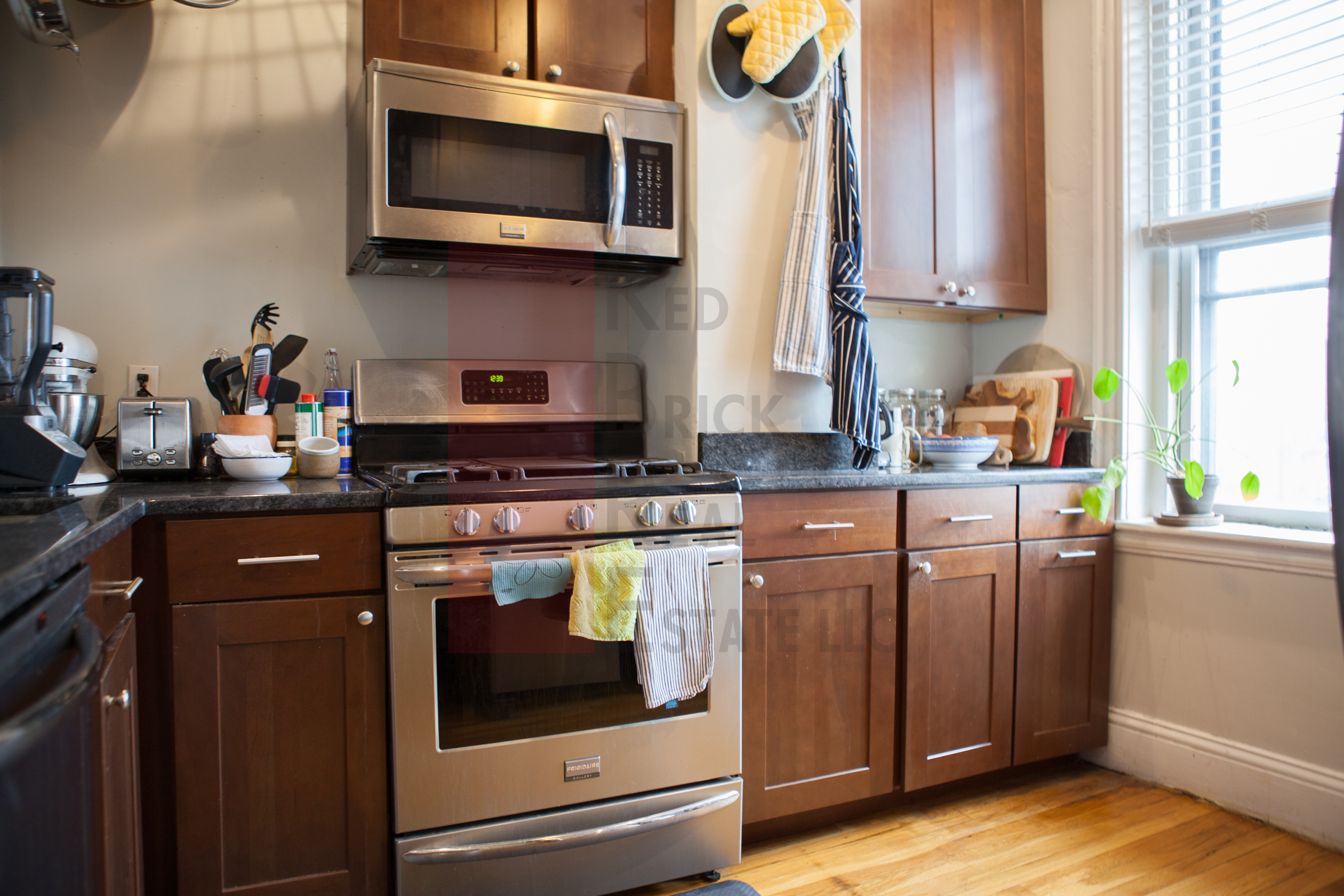 2 bed, 1 bath apartment for rent at 70 Phillips St Unit 9, Beacon Hill — photo 3 of 12