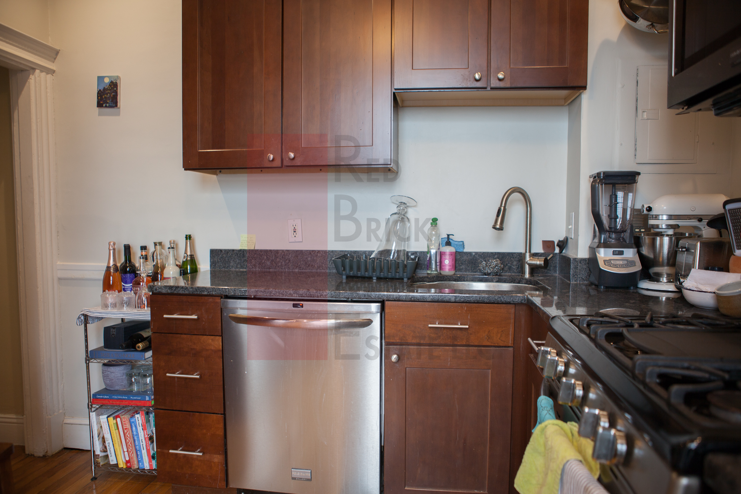 2 bed, 1 bath apartment for rent at 70 Phillips St Unit 9, Beacon Hill — photo 4 of 12