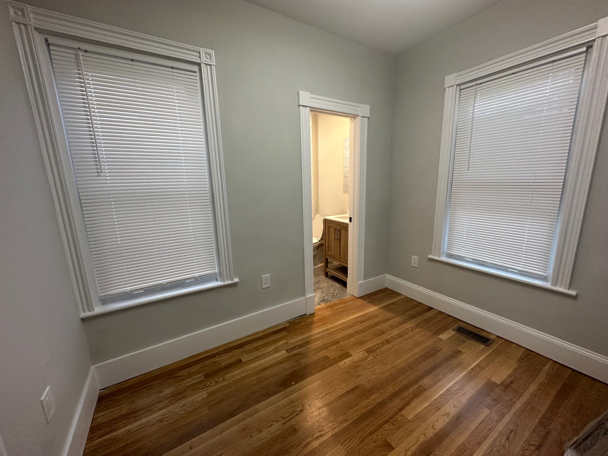 5 bed, 2 bath apartment for rent at 68 L Unit 1, South Boston — photo 3 of 9