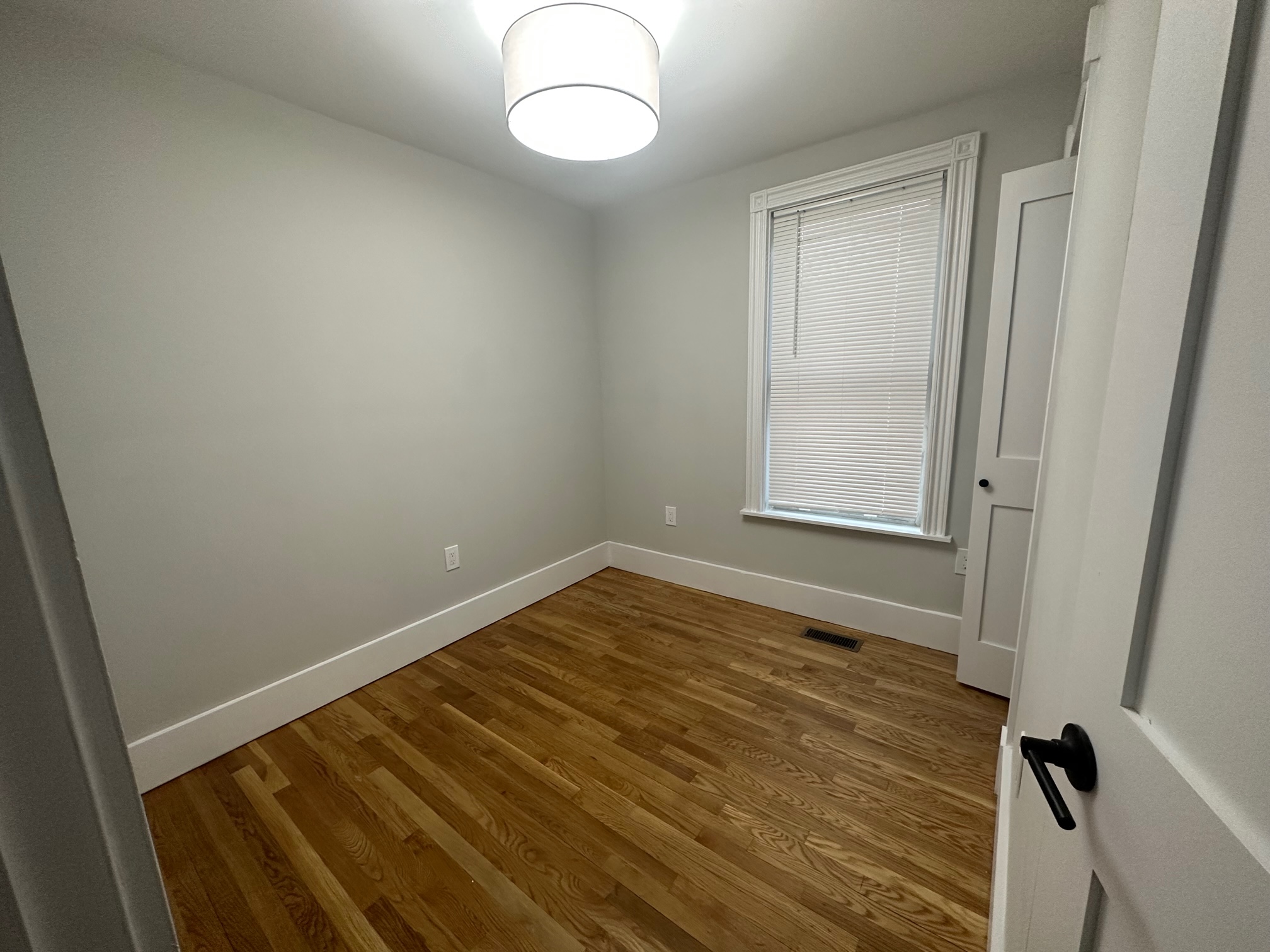 5 bed, 2 bath apartment for rent at 68 L Unit 1, South Boston — photo 4 of 9