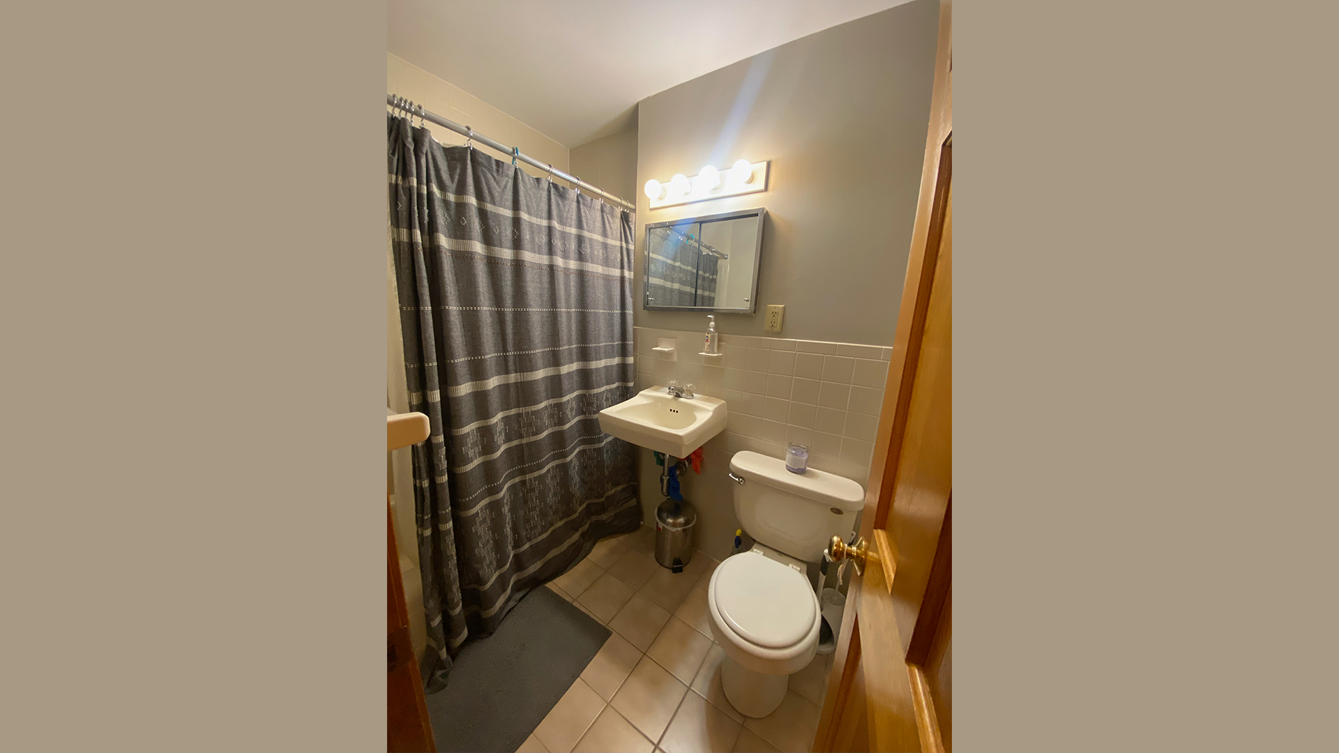 Studio bed, 1 bath apartment for rent at 274 Grove St Unit 3, Newton — photo 4 of 4