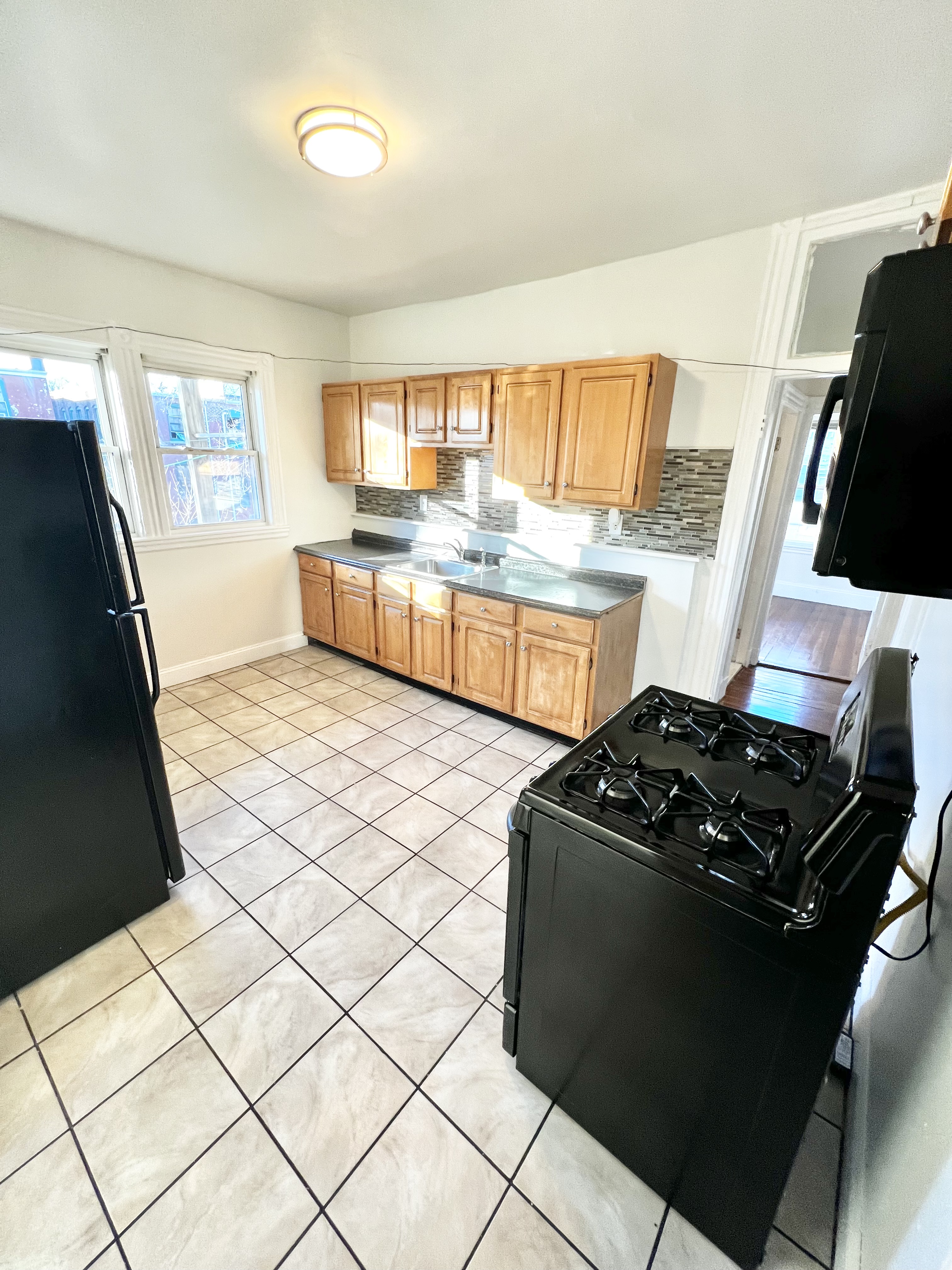 4 bed, 1 bath apartment for rent at 263 Normandy St Unit 3, Dorchester — photo 3 of 21