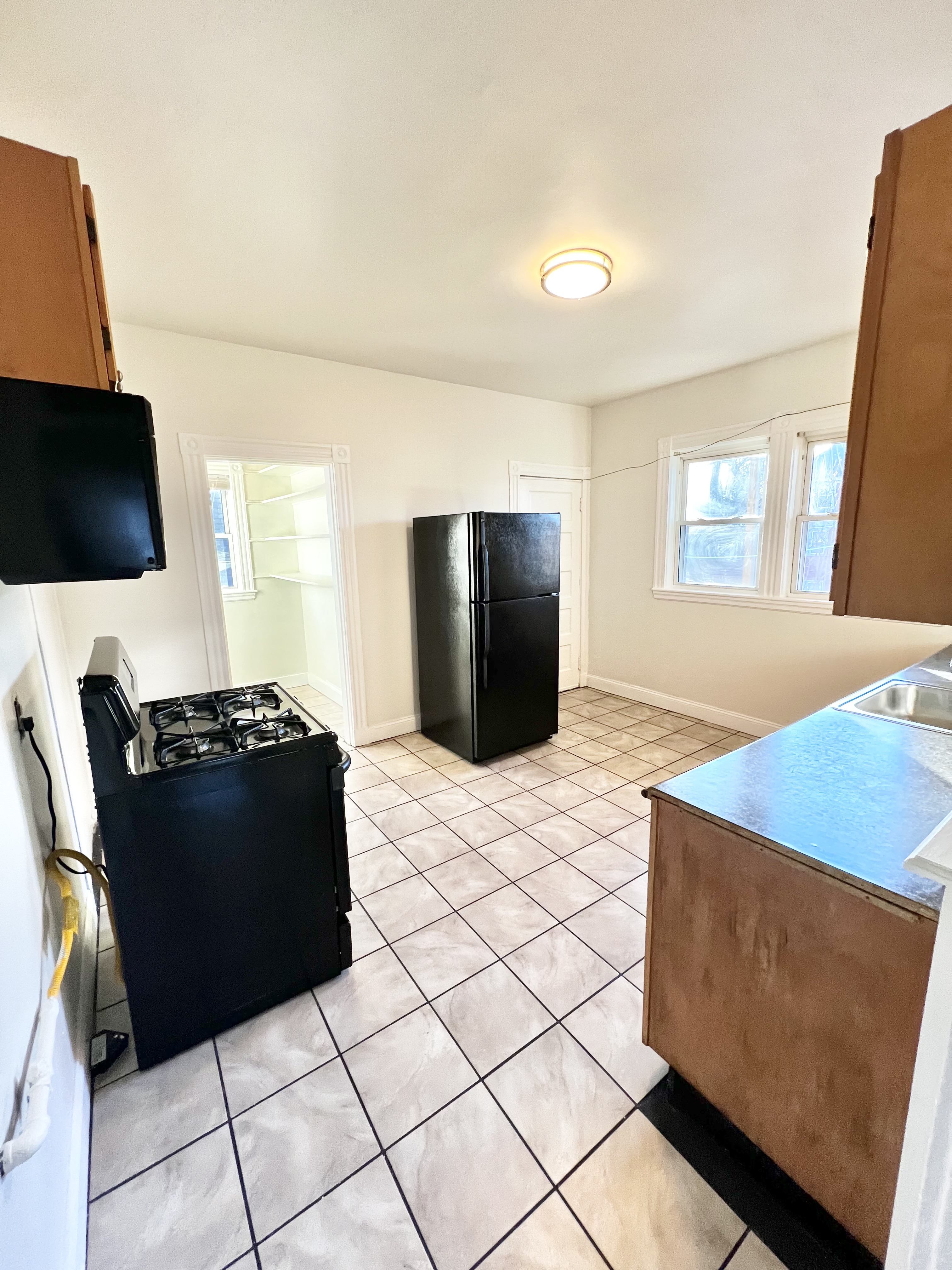 4 bed, 1 bath apartment for rent at 263 Normandy St Unit 3, Dorchester — photo 5 of 21