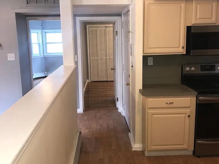 3 bed, 1 bath apartment for rent at 613 3rd St Unit 2, South Boston — photo 3 of 8
