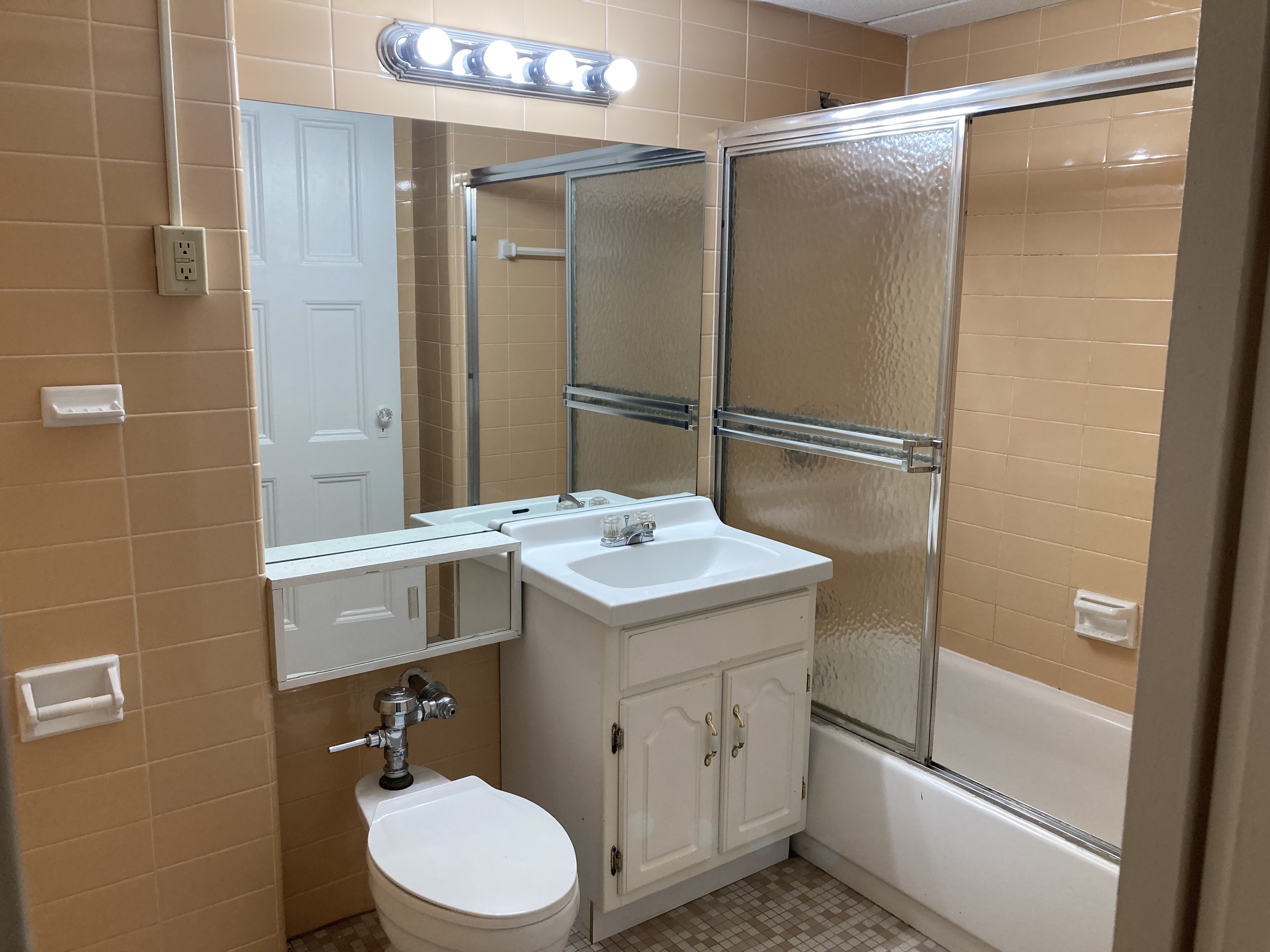 Studio bed, 1 bath apartment for rent at 62 Boylston St Unit 412A, Back Bay — photo 5 of 6