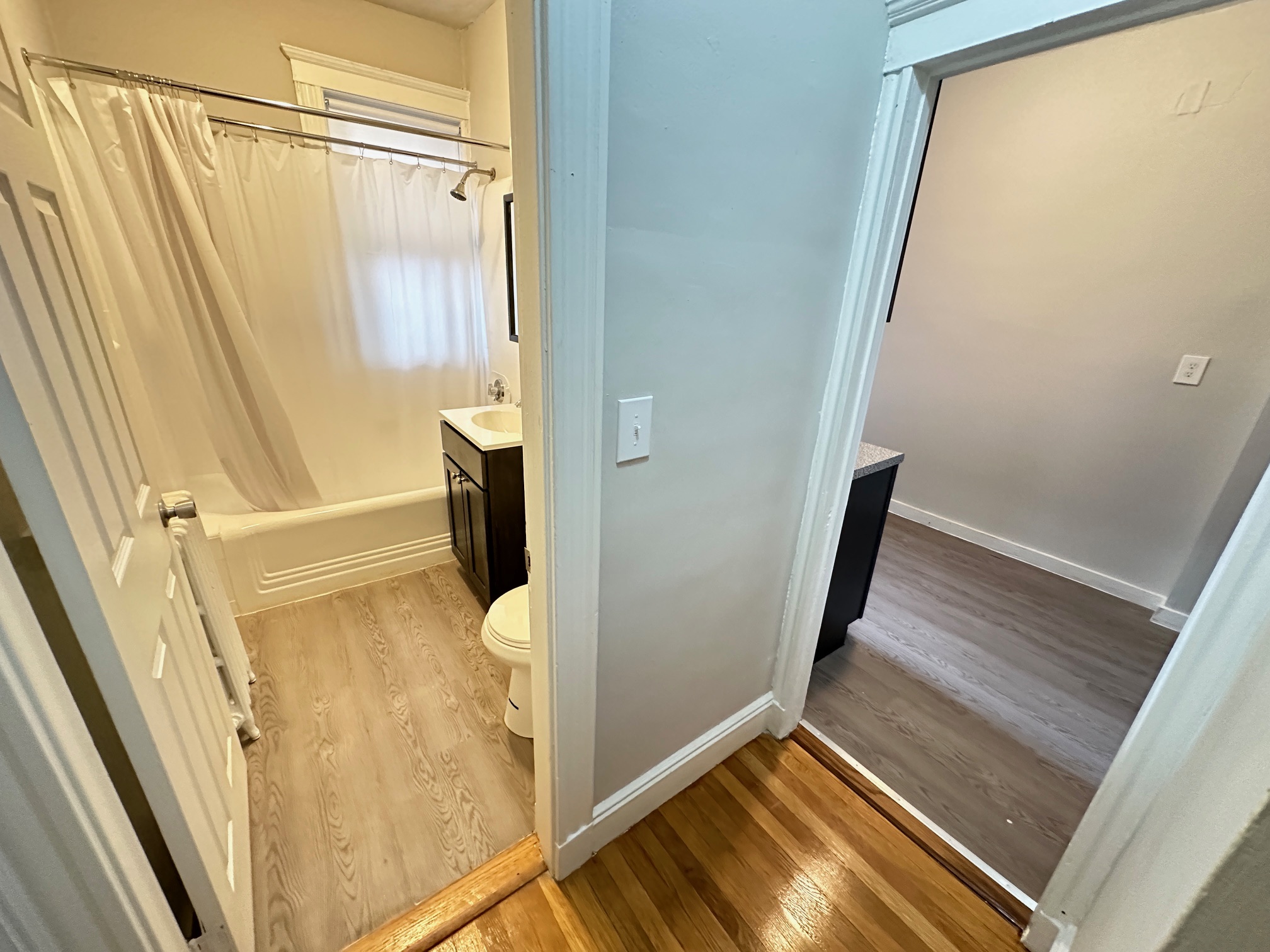 2 bed, 1 bath apartment for rent at 1440 Hyde Park Ave Unit 3R, Hyde Park — photo 4 of 7