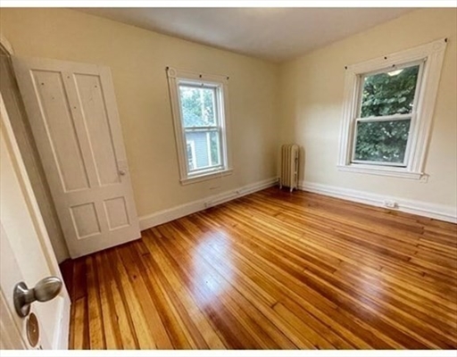 3 bed, 1 bath apartment for rent at 121 Independence Ave Unit 1, Quincy — photo 5 of 6