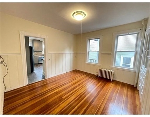 3 bed, 1 bath apartment for rent at 121 Independence Ave Unit 1, Quincy — photo 3 of 6