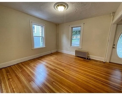 3 bed, 1 bath apartment for rent at 121 Independence Ave Unit 1, Quincy — photo 4 of 6