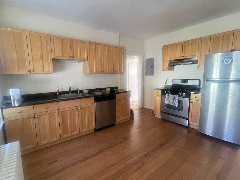 3.5 bed, 2 bath apartment for rent at 43 Hunnewell Ave Unit 2, Brighton — photo 5 of 10