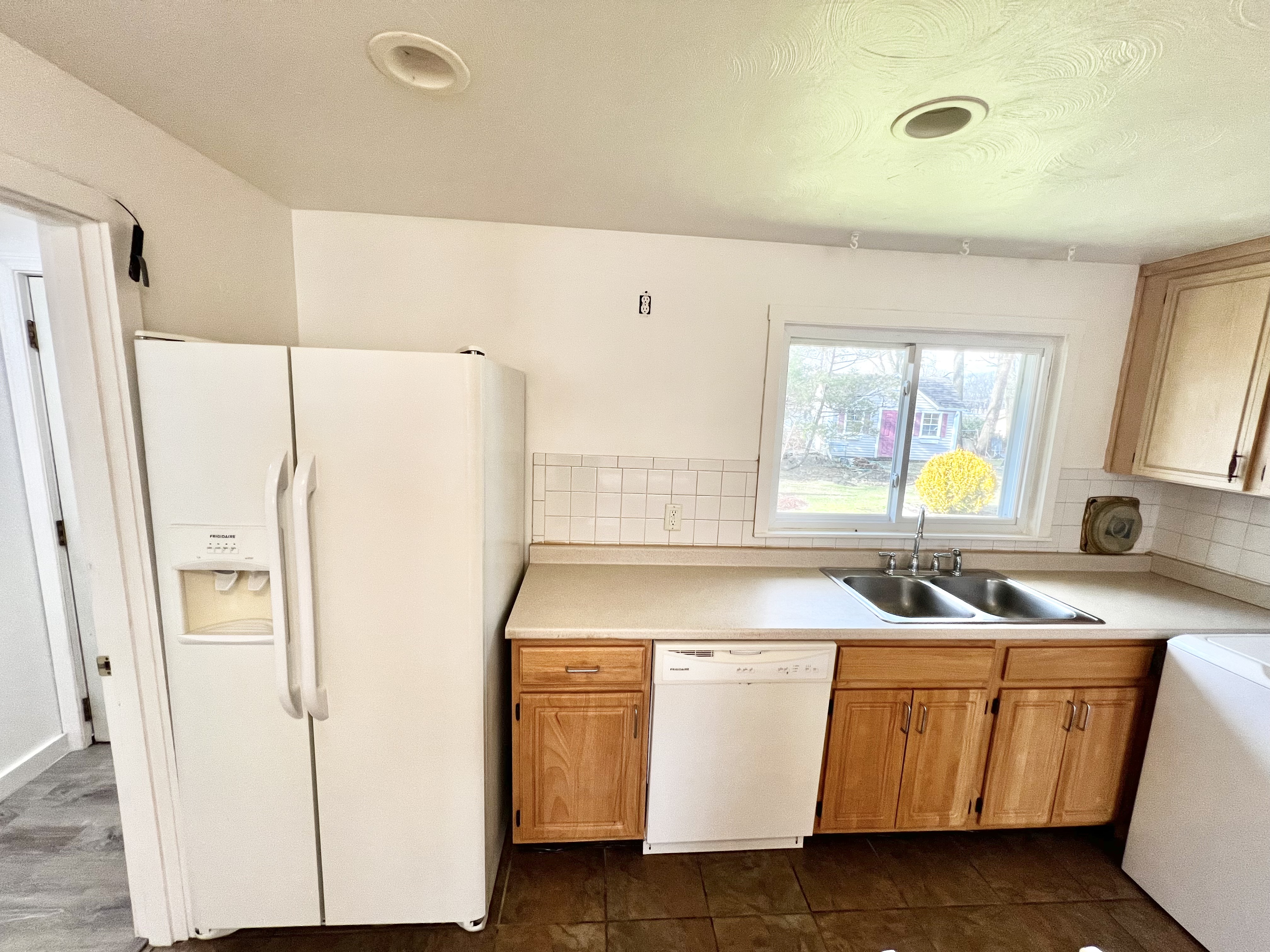 3 bed, 1 bath apartment for rent at 216 Elsie Rd Unit 1, Brockton — photo 19 of 28