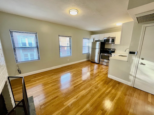 2 bed, 1 bath apartment for rent at 25 Fleet St Unit 2, North End — photo 2 of 14