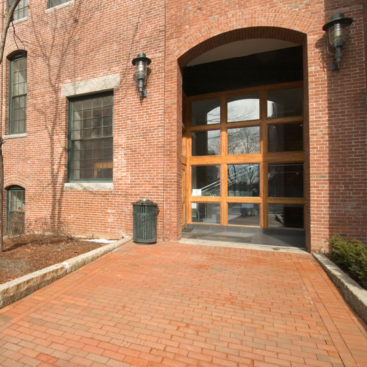 2 bed, 2 bath apartment for rent at 129 Franklin St Unit 424, Central Square — photo 2 of 5