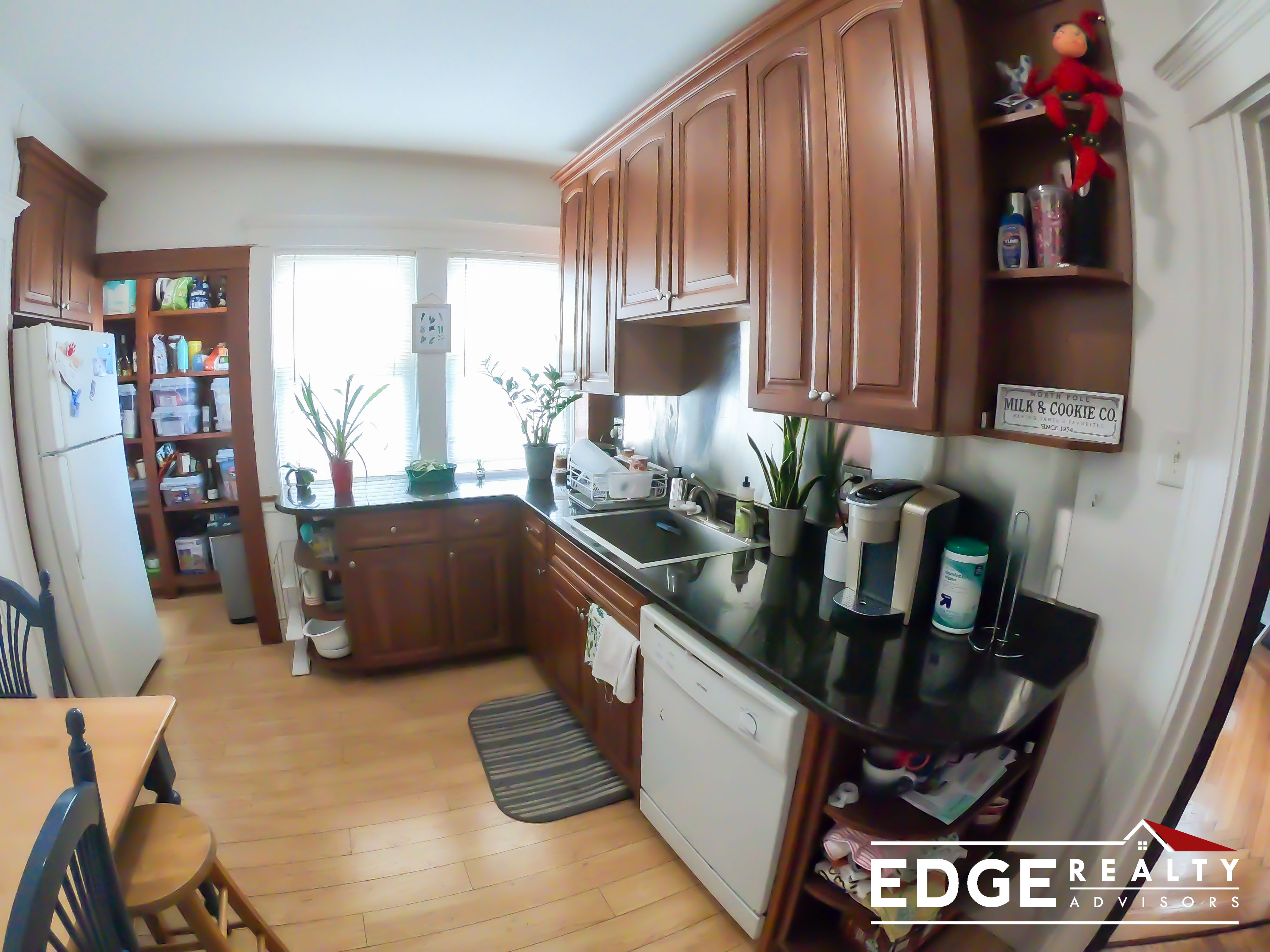4 bed, 1 bath apartment for rent at 69 Oak Square Ave Unit 2, Brighton — photo 1 of 11