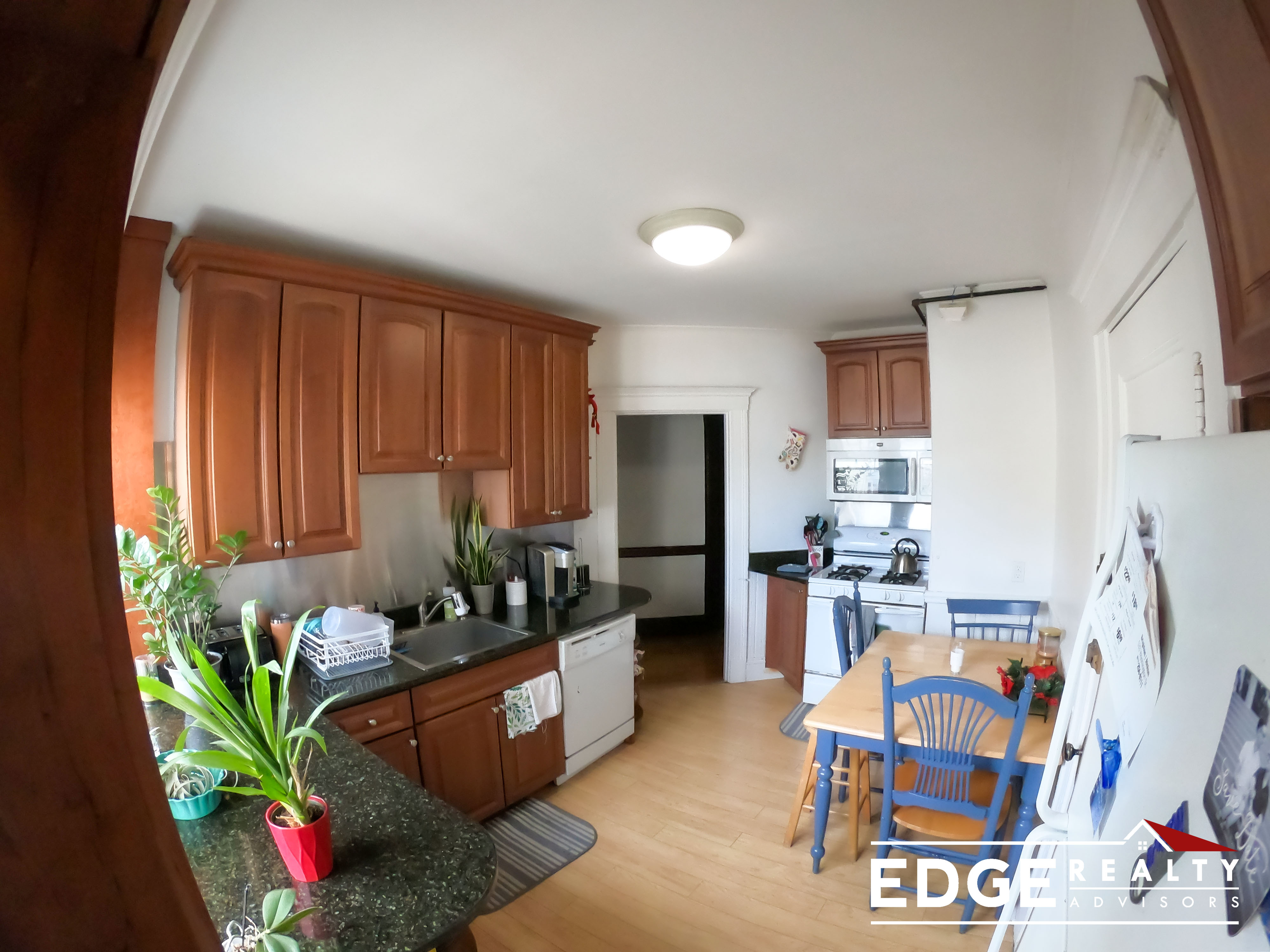 4 bed, 1 bath apartment for rent at 69 Oak Square Ave Unit 2, Brighton — photo 2 of 11
