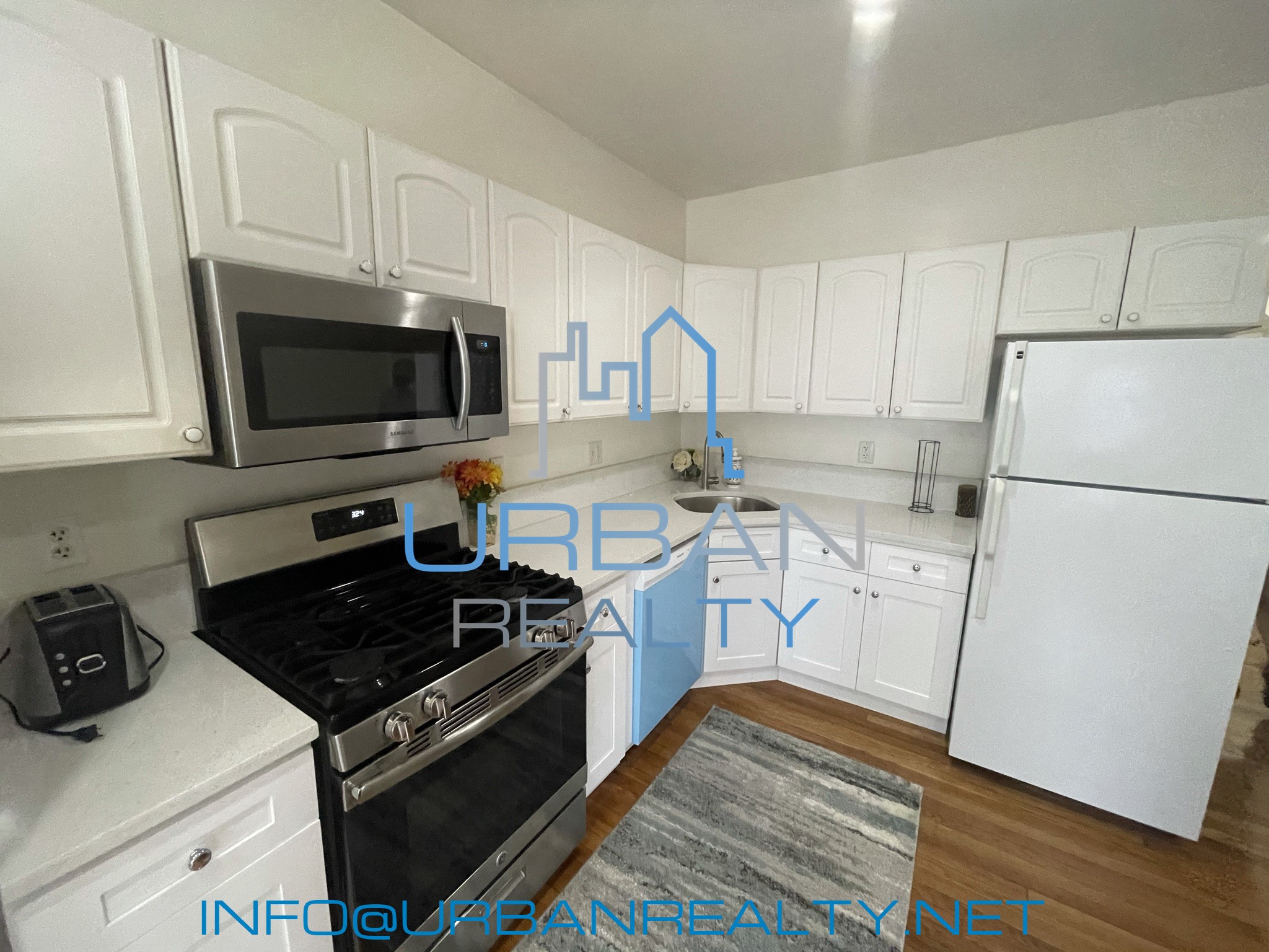 6 bed, 2.5 bath apartment for rent at 62 Algonquin Rd Unit 1, Newton — photo 2 of 16