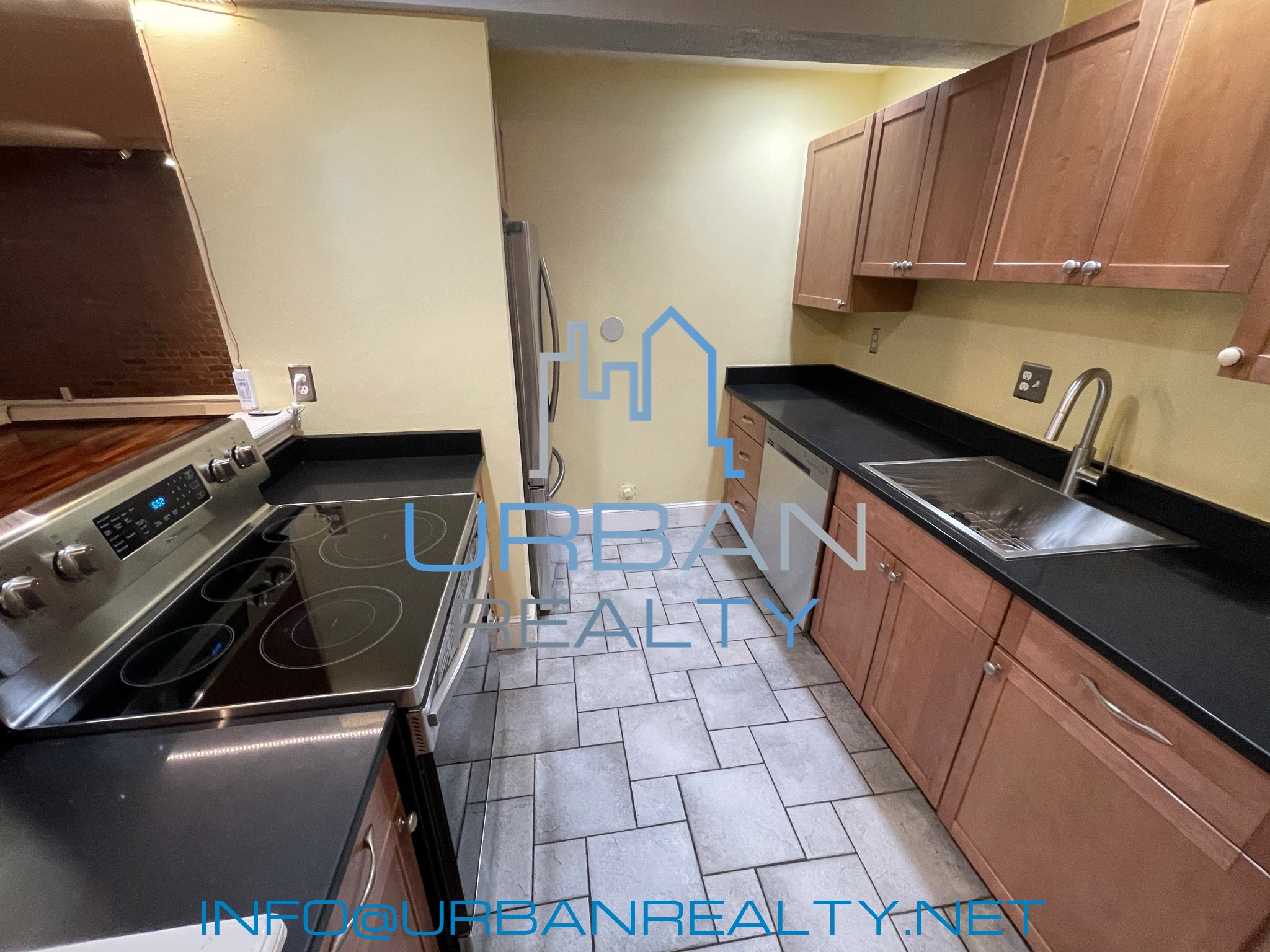 2 bed, 1 bath apartment for rent at 39 South St Unit B1, Brighton — photo 4 of 14